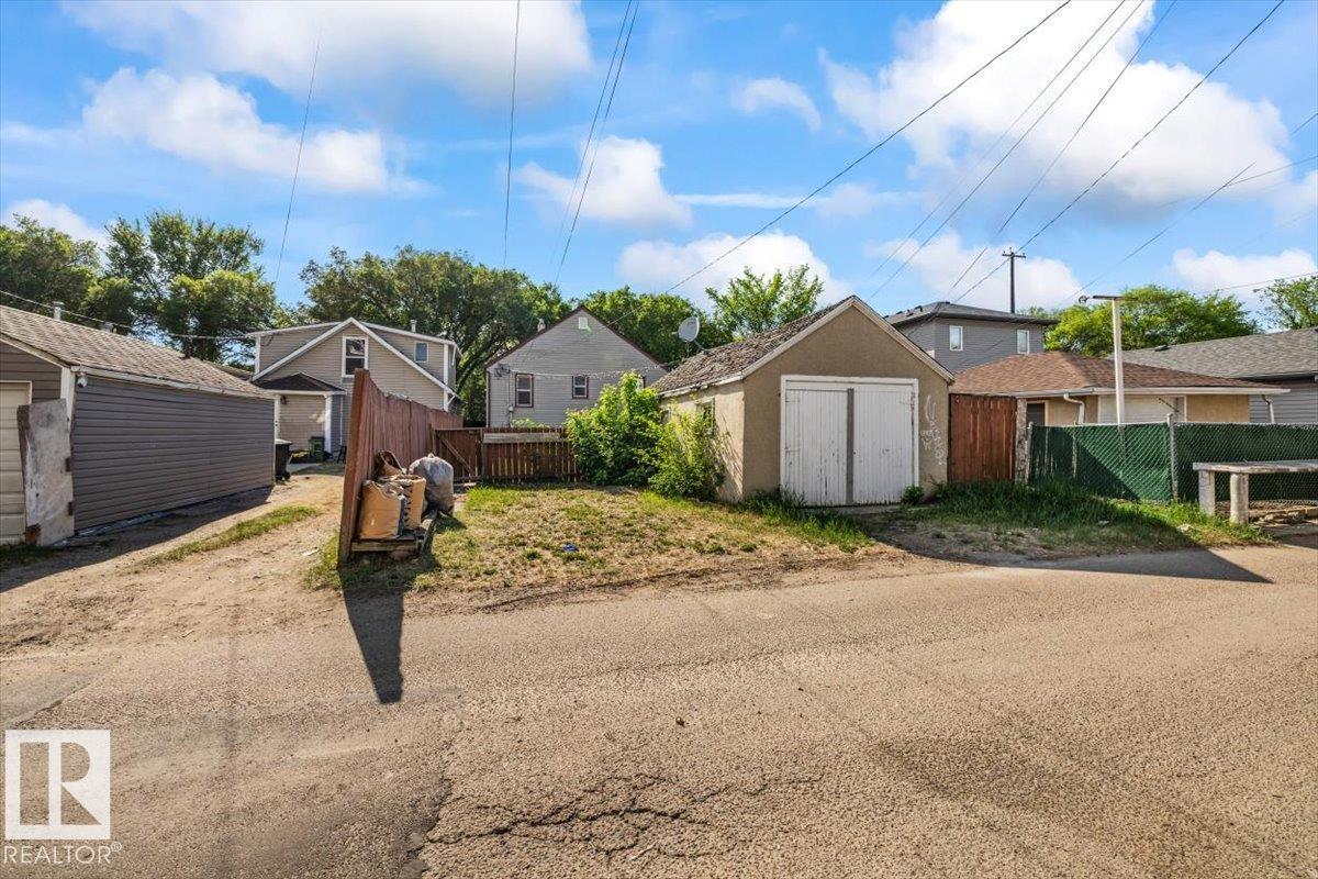 Photo 34 at 11241 84 Street NW, Parkdale, Edmonton