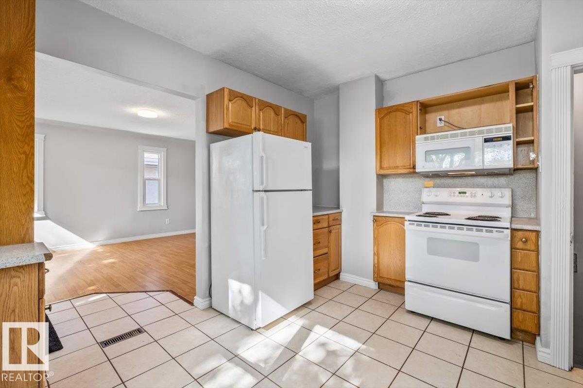 Photo 9 at 11241 84 Street NW, Parkdale, Edmonton