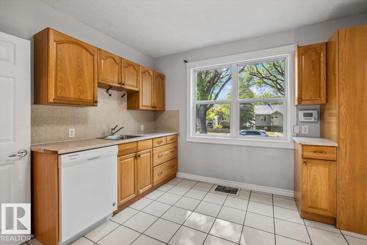 Photo 10 at 11241 84 Street NW, Parkdale, Edmonton