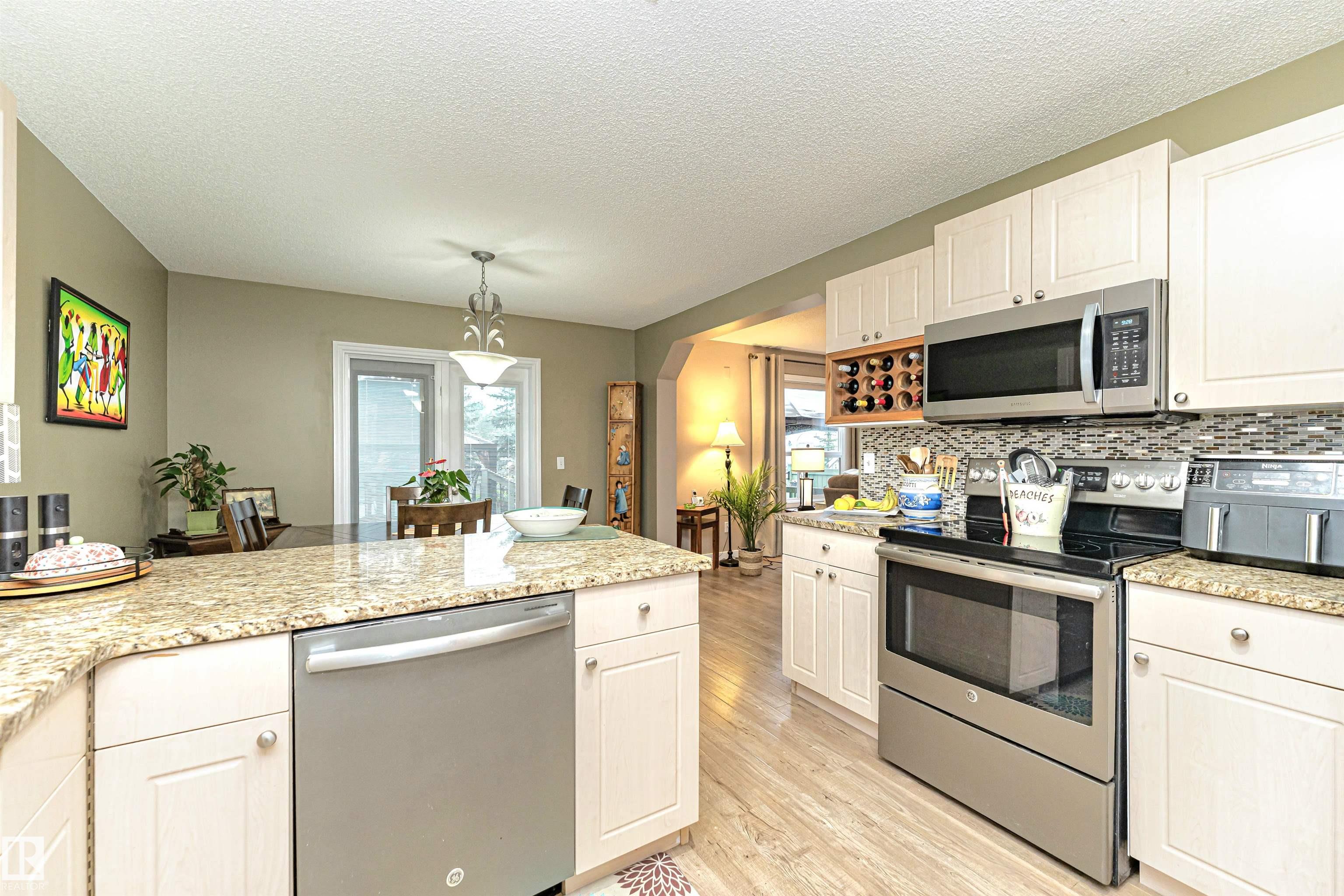 Photo 11 at 184 Lakeland Drive, Lakewood, Spruce Grove