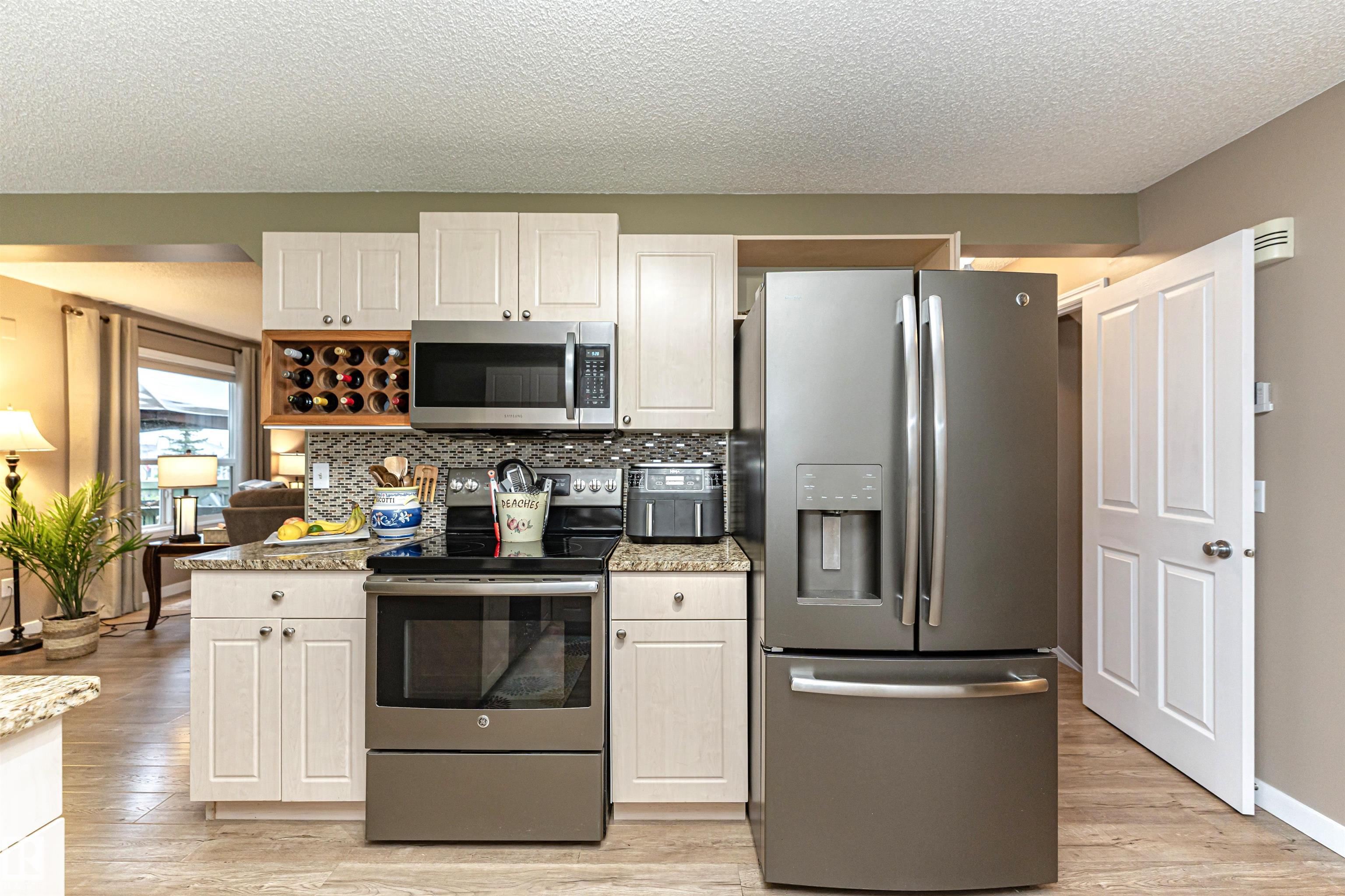 Photo 10 at 184 Lakeland Drive, Lakewood, Spruce Grove