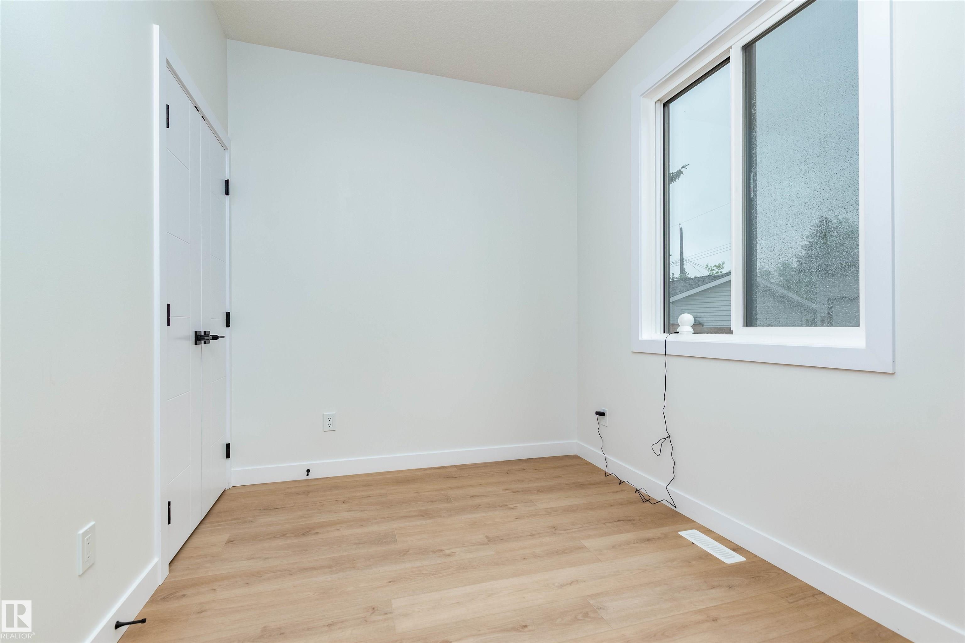 Photo 12 at 10946 62 Avenue NW, Parkallen, Edmonton