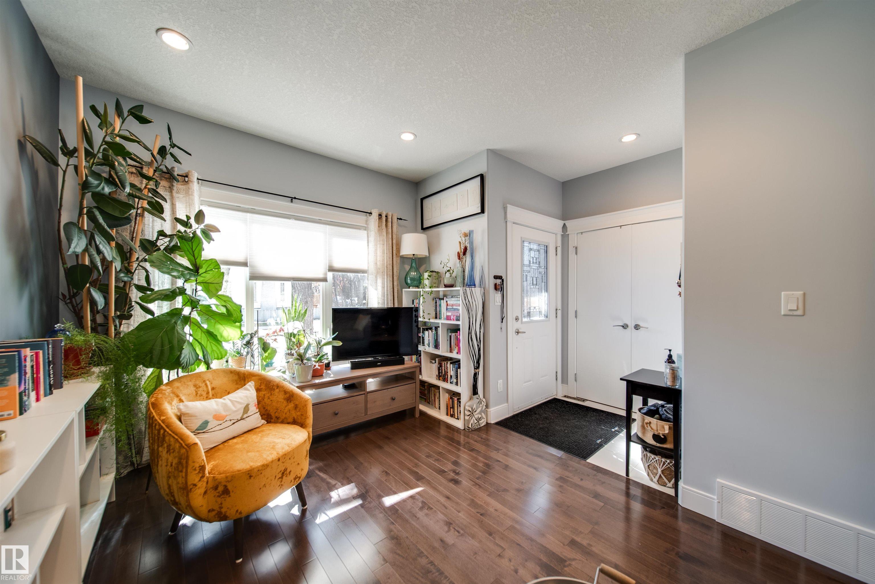 Photo 7 at 12428 113 Avenue NW, Inglewood, Edmonton
