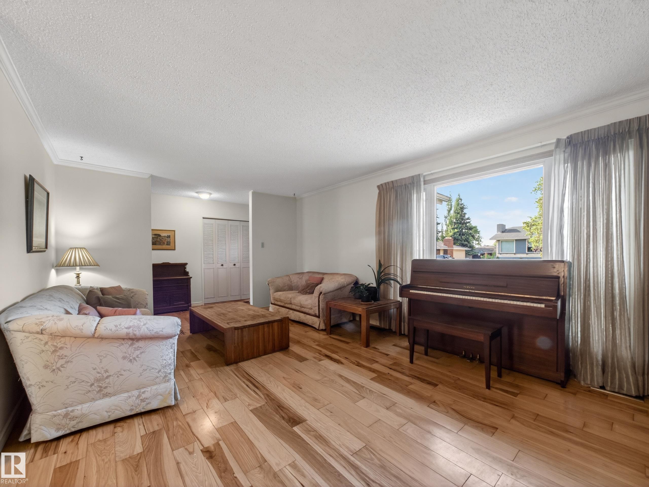 Photo 6 at 18416 90 Avenue NW, Belmead, Edmonton