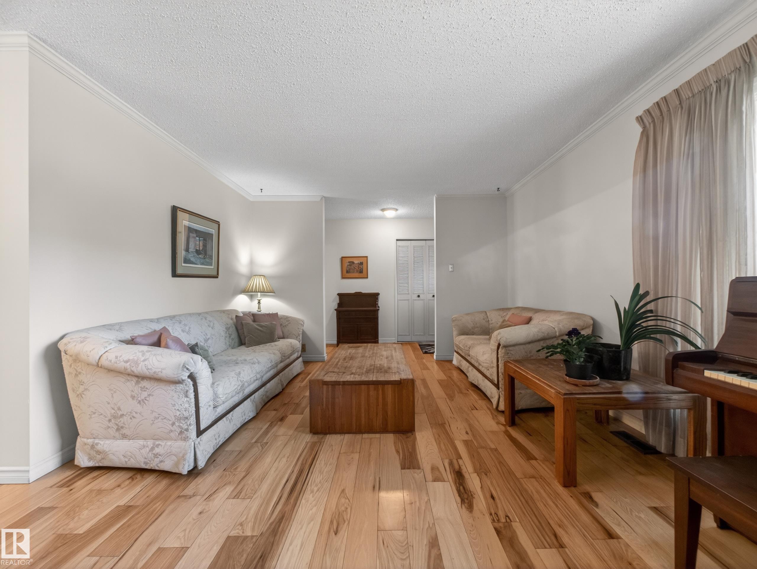 Photo 7 at 18416 90 Avenue NW, Belmead, Edmonton