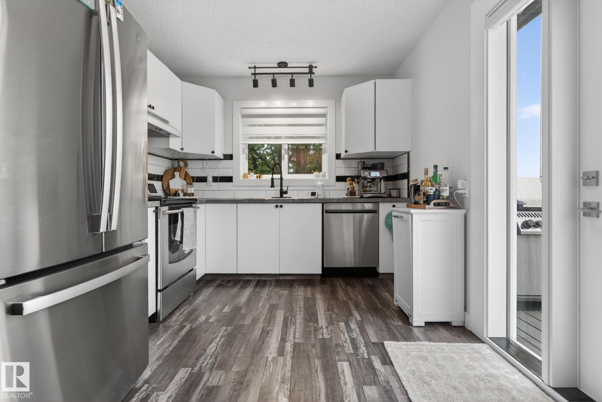 Photo 11 at 17404 95 Street NW, Lago Lindo, Edmonton