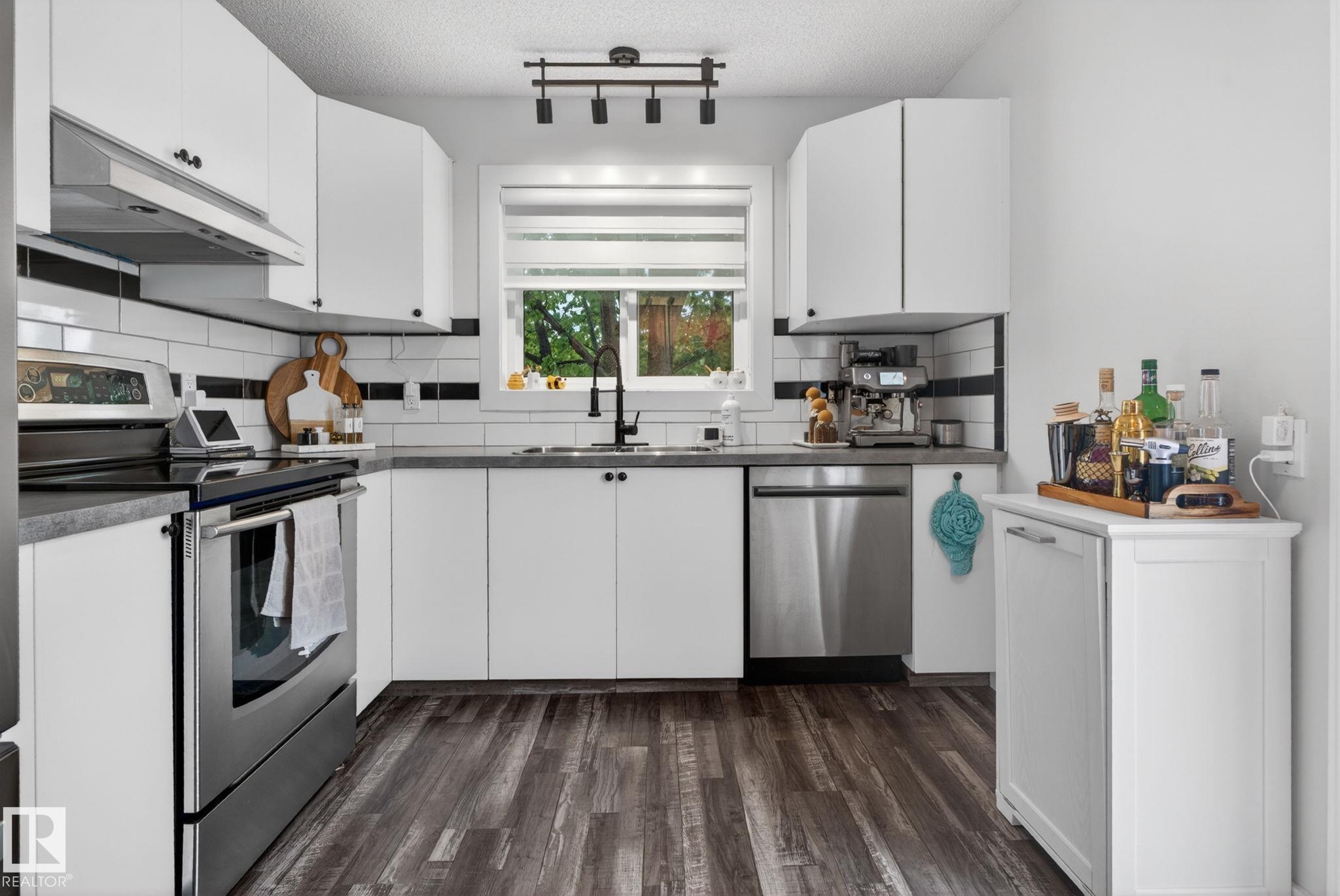 Photo 12 at 17404 95 Street NW, Lago Lindo, Edmonton