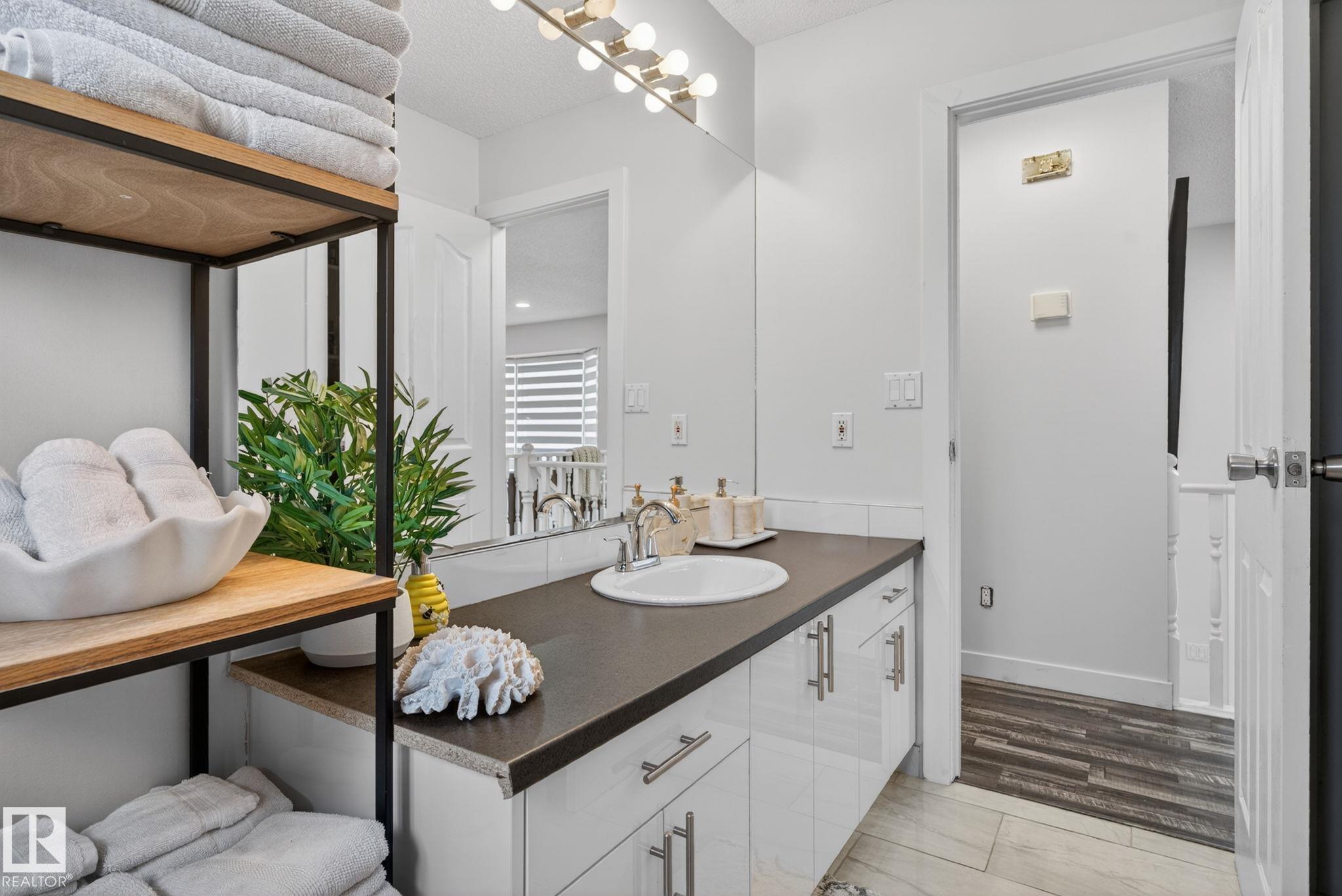Photo 18 at 17404 95 Street NW, Lago Lindo, Edmonton