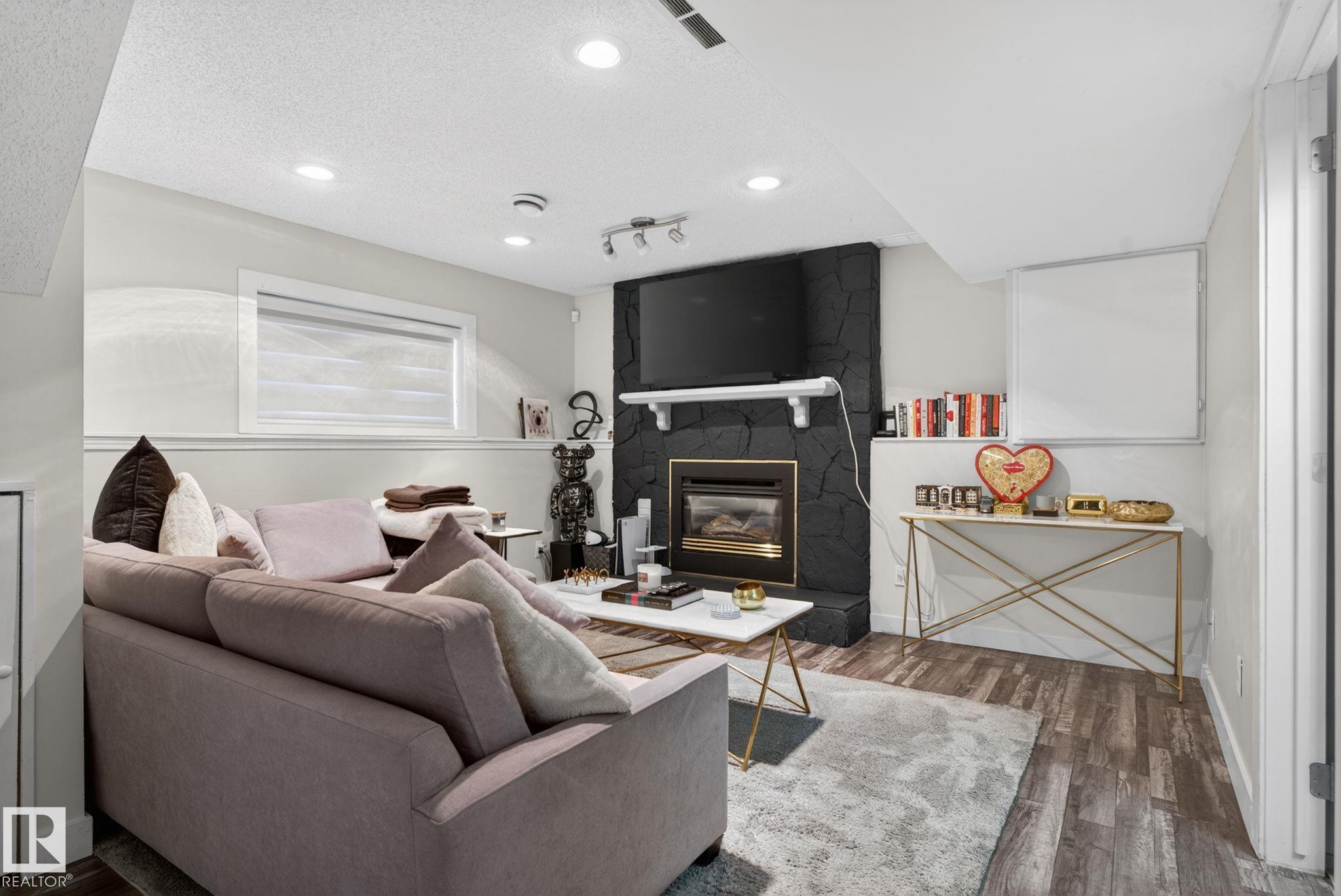 Photo 21 at 17404 95 Street NW, Lago Lindo, Edmonton