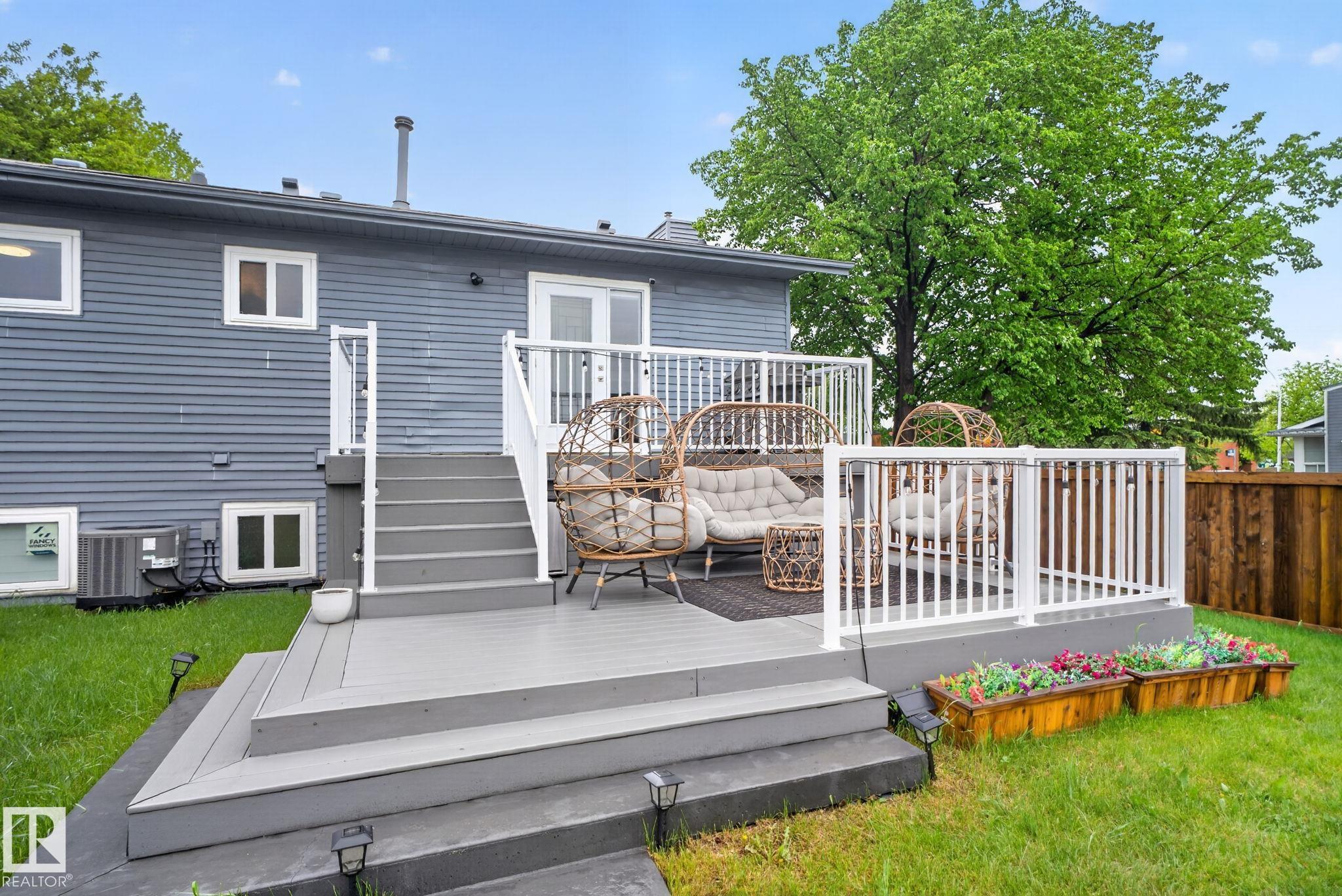 Photo 27 at 17404 95 Street NW, Lago Lindo, Edmonton