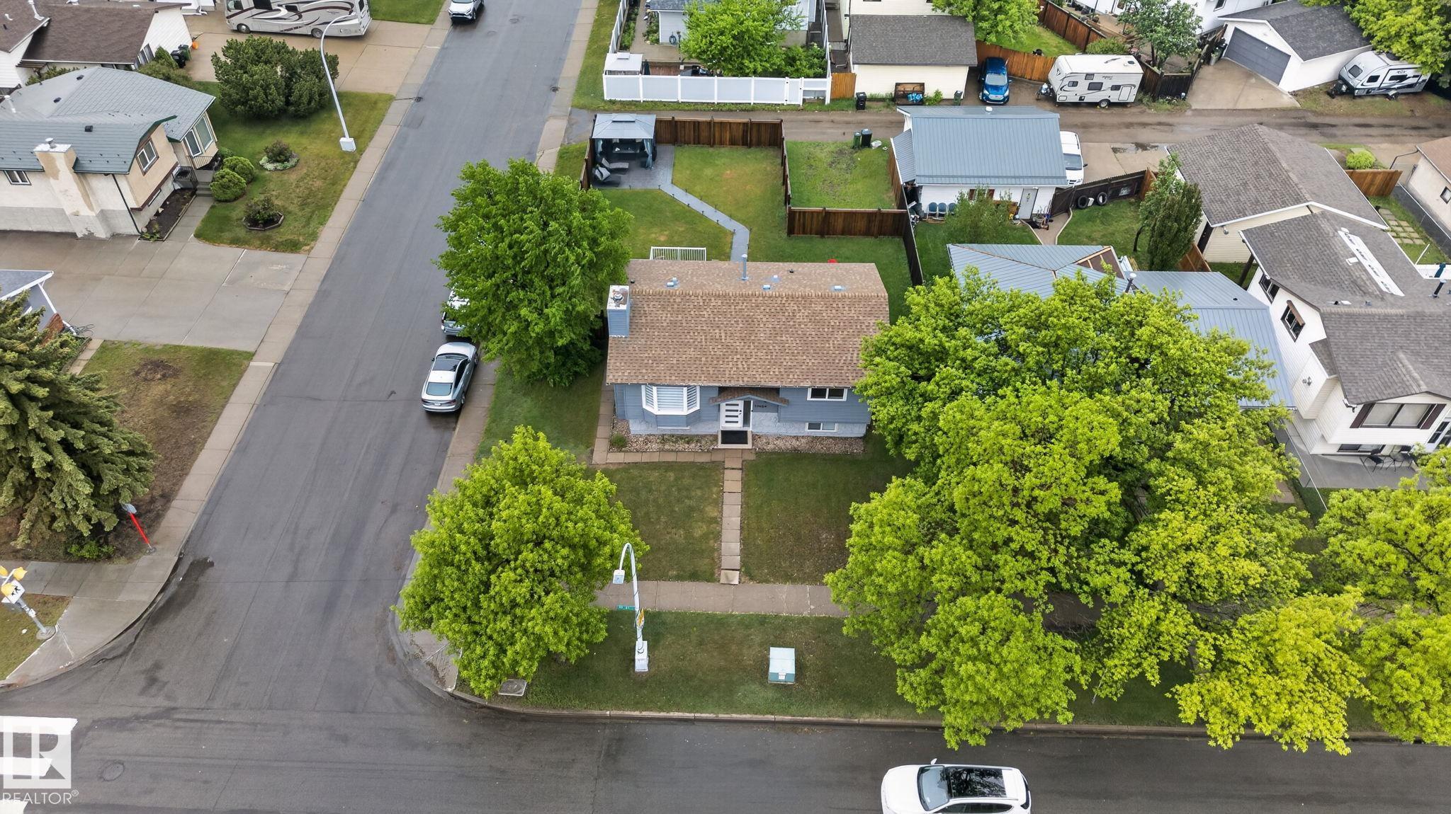 Photo 36 at 17404 95 Street NW, Lago Lindo, Edmonton