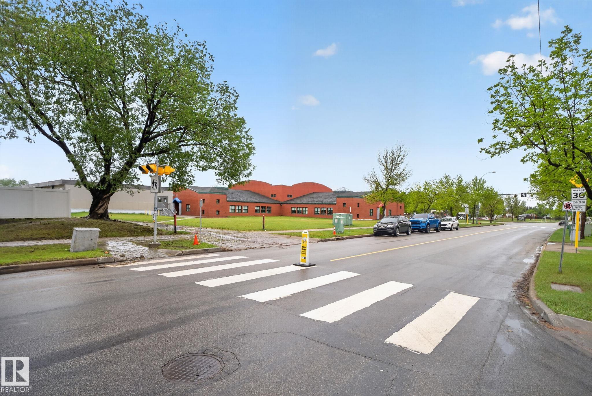 Photo 40 at 17404 95 Street NW, Lago Lindo, Edmonton
