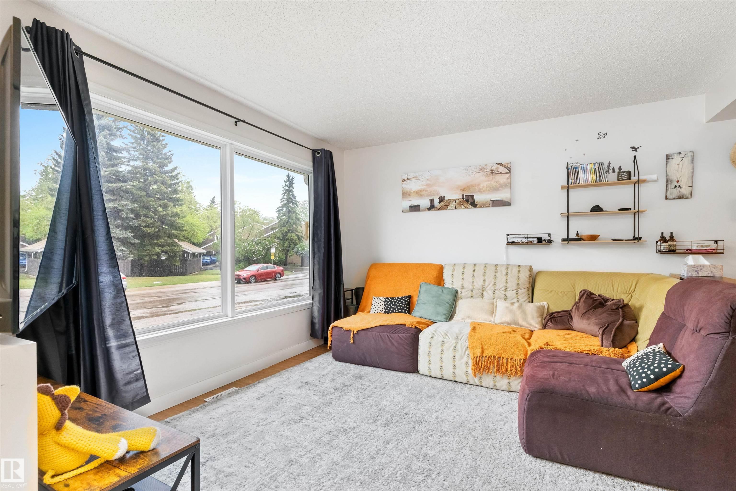 Photo 11 at 18045 96 Avenue NW, La Perle, Edmonton