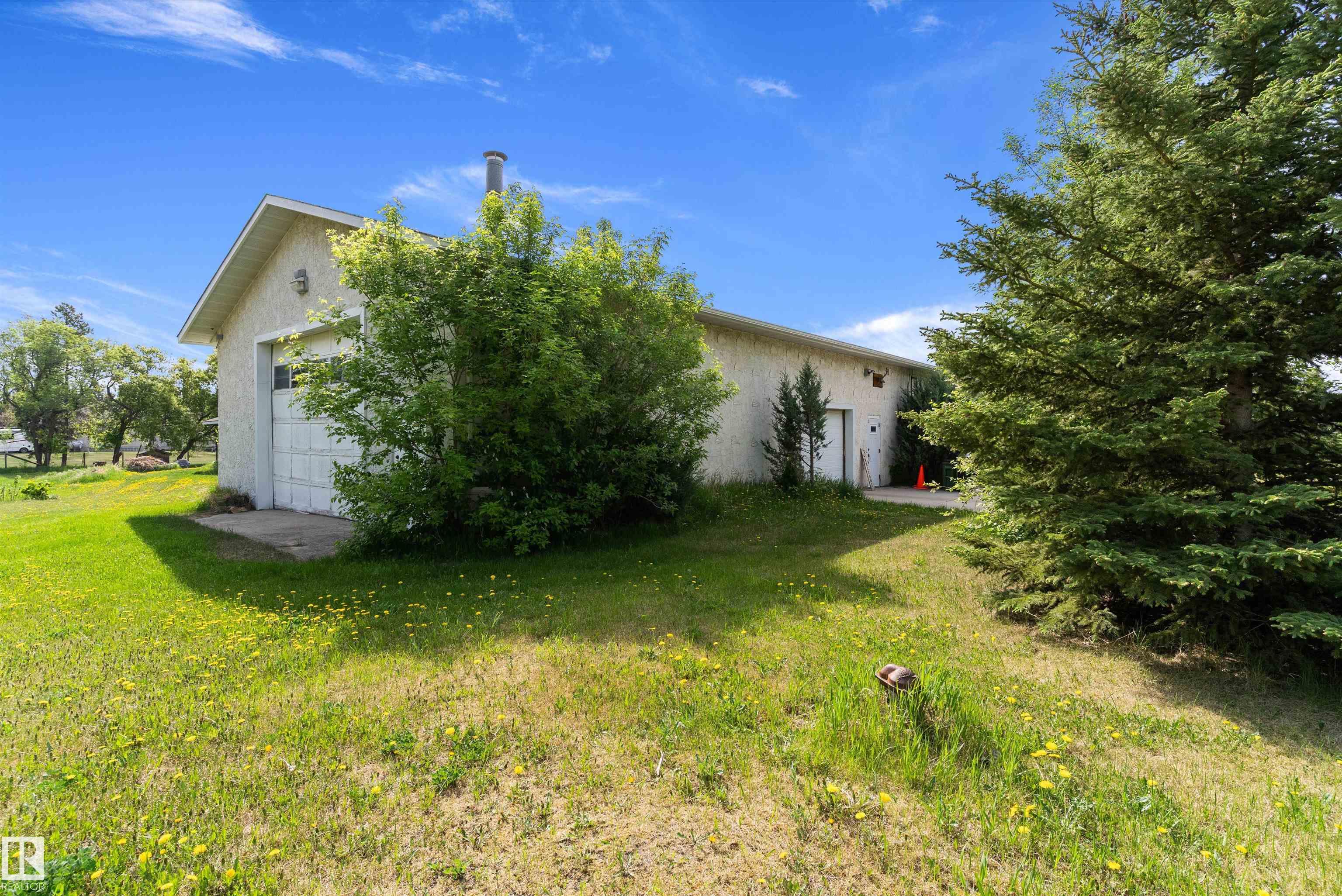 Photo 7 at 20415 Quadrant Avenue SW, Riverview Area, Edmonton