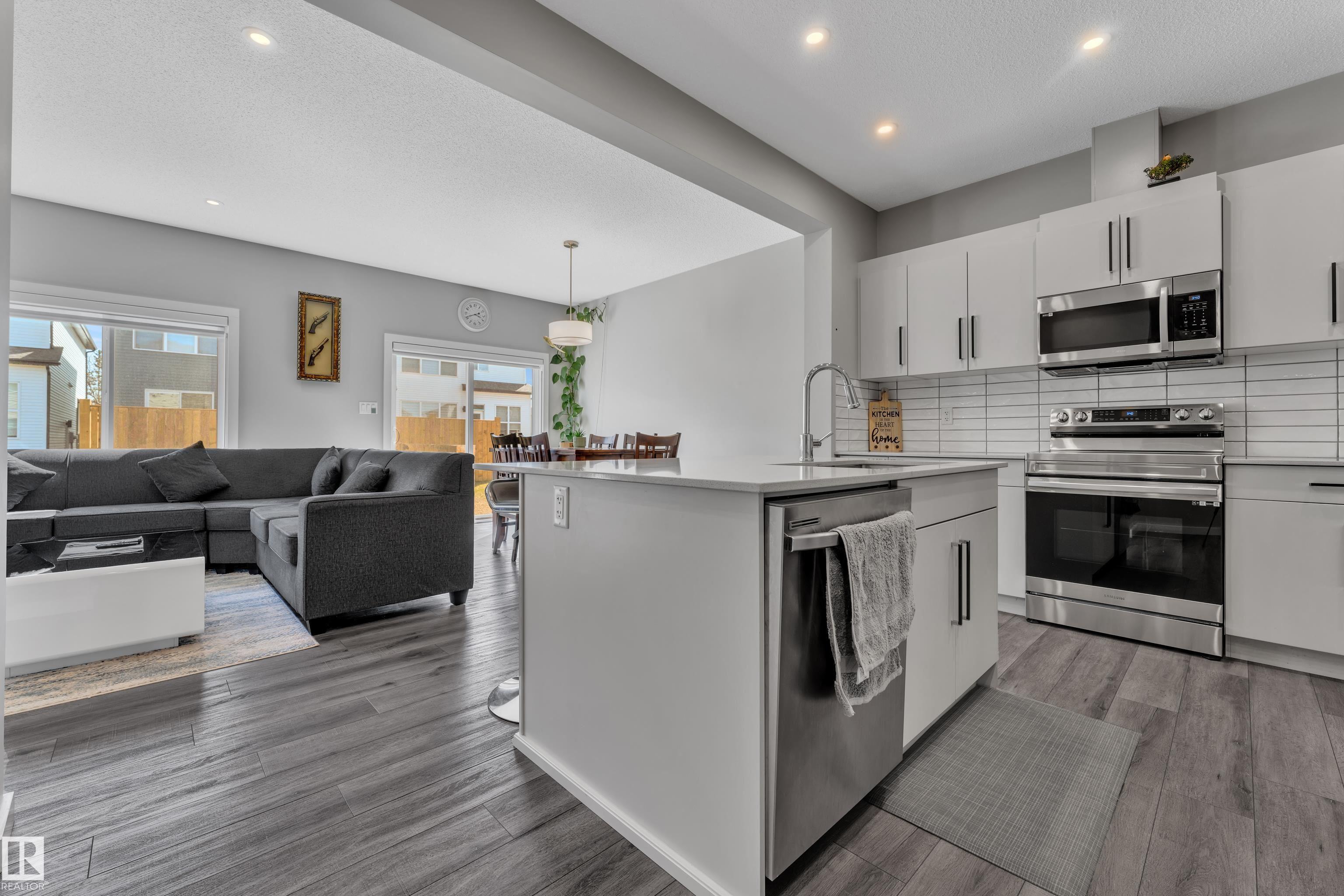 Photo 10 at 319 36 Avenue NW, Maple Crest, Edmonton