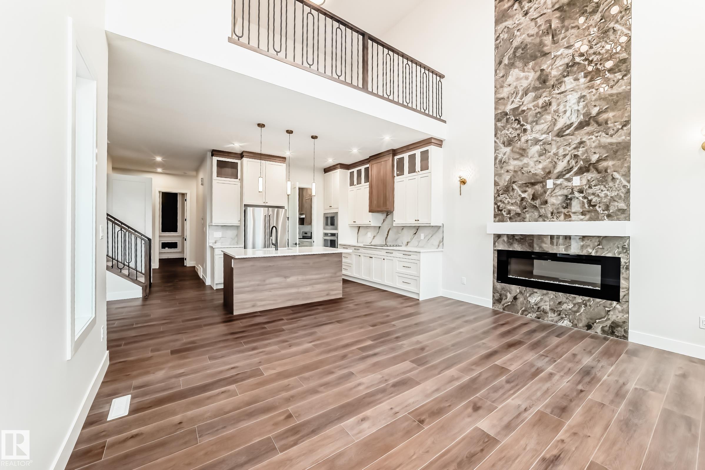 Photo 11 at 7663 Kimiwan Crescent SW, Keswick, Edmonton