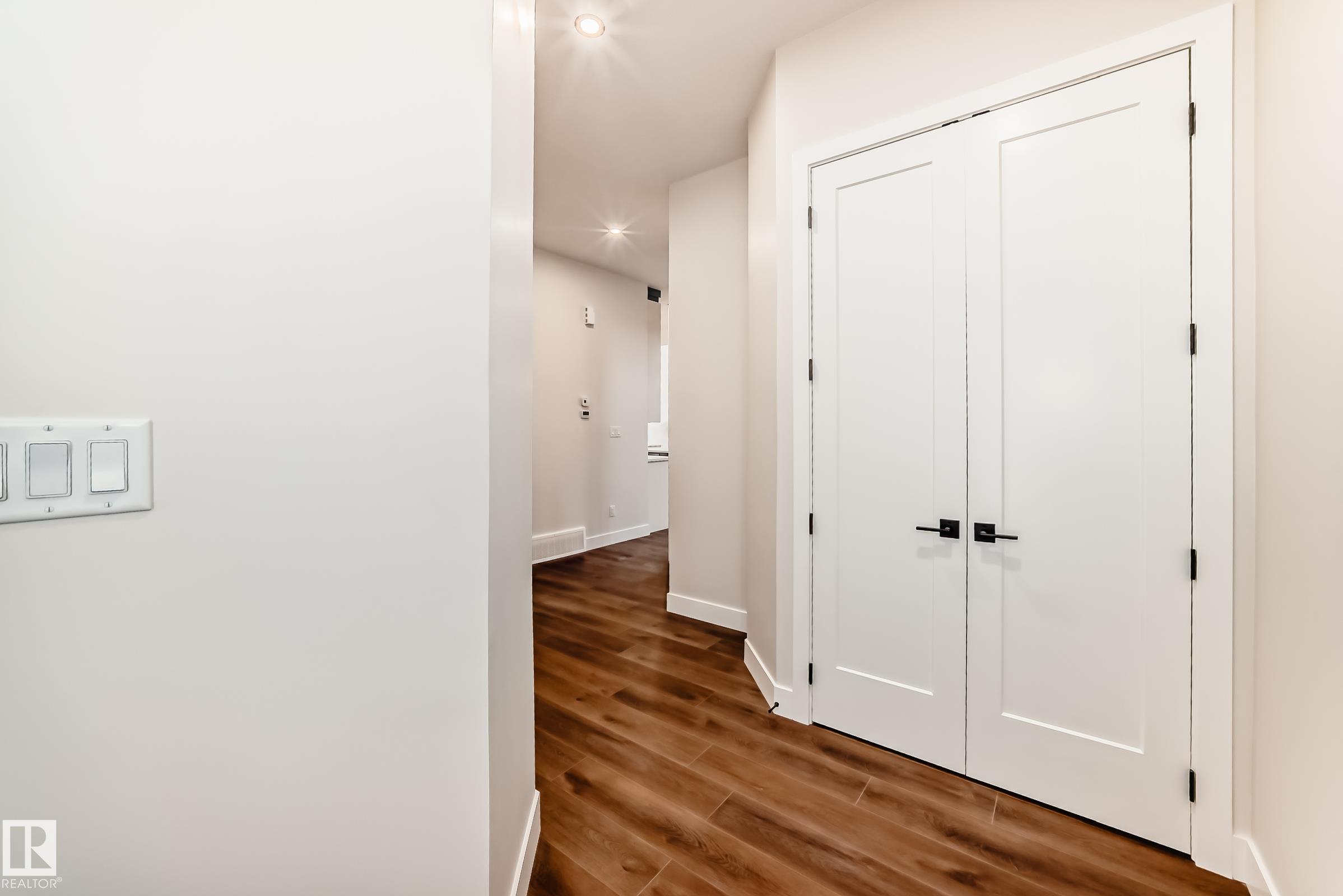 Photo 7 at 7663 Kimiwan Crescent SW, Keswick, Edmonton