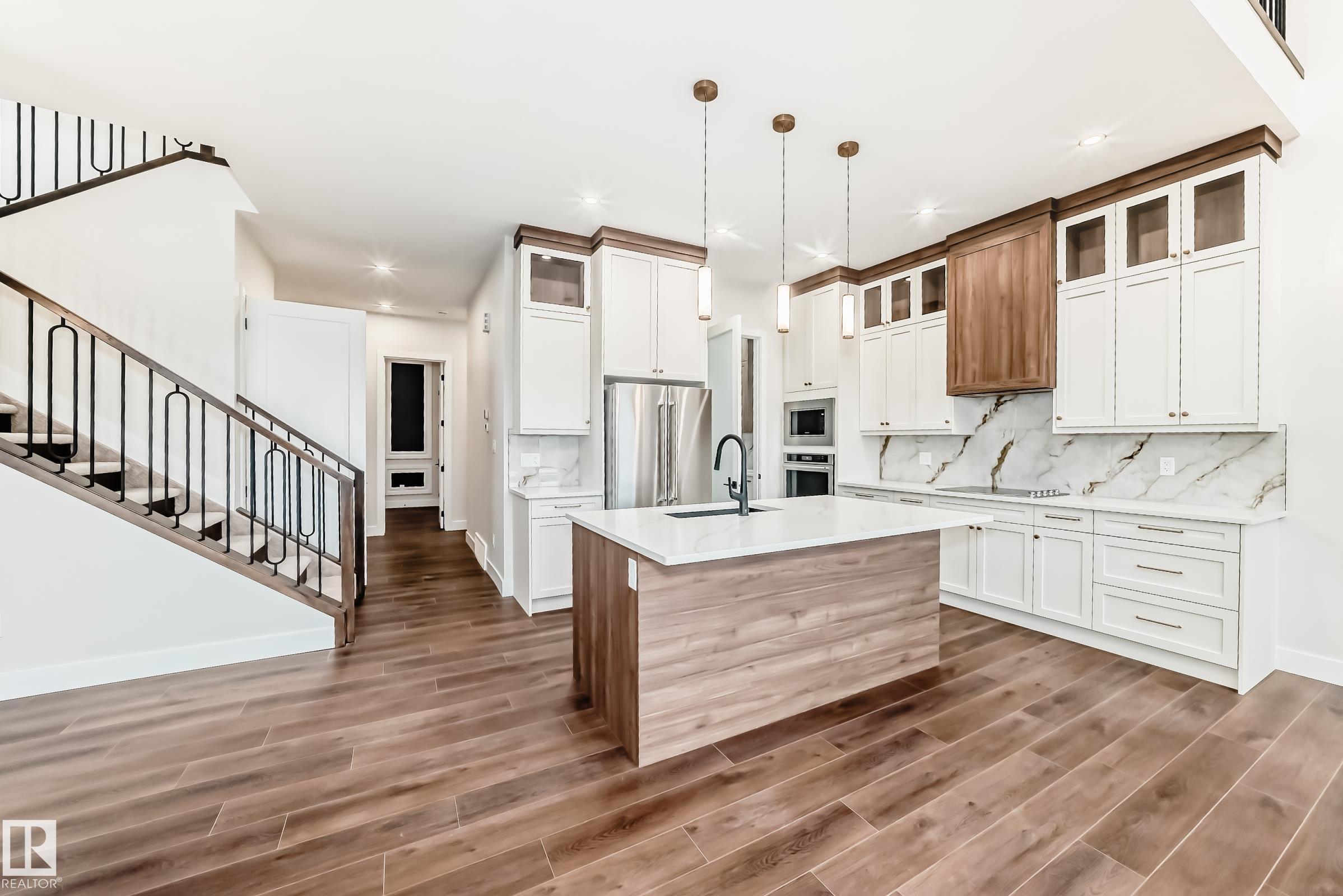 Photo 8 at 7663 Kimiwan Crescent SW, Keswick, Edmonton