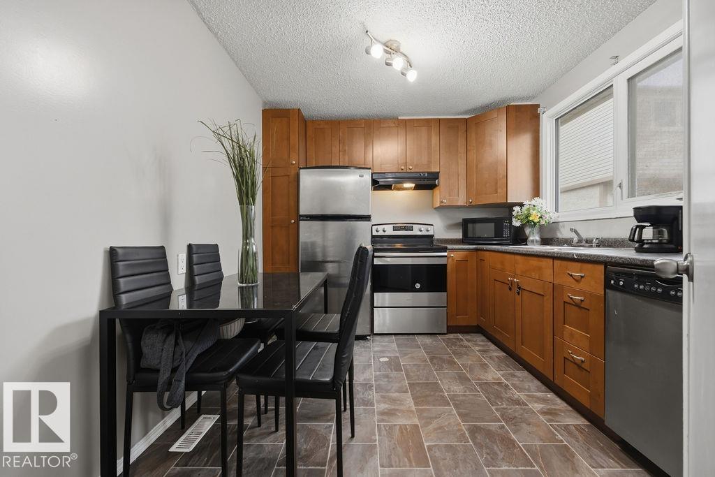 Photo 6 at 5655 137 Avenue NW, Belvedere, Edmonton