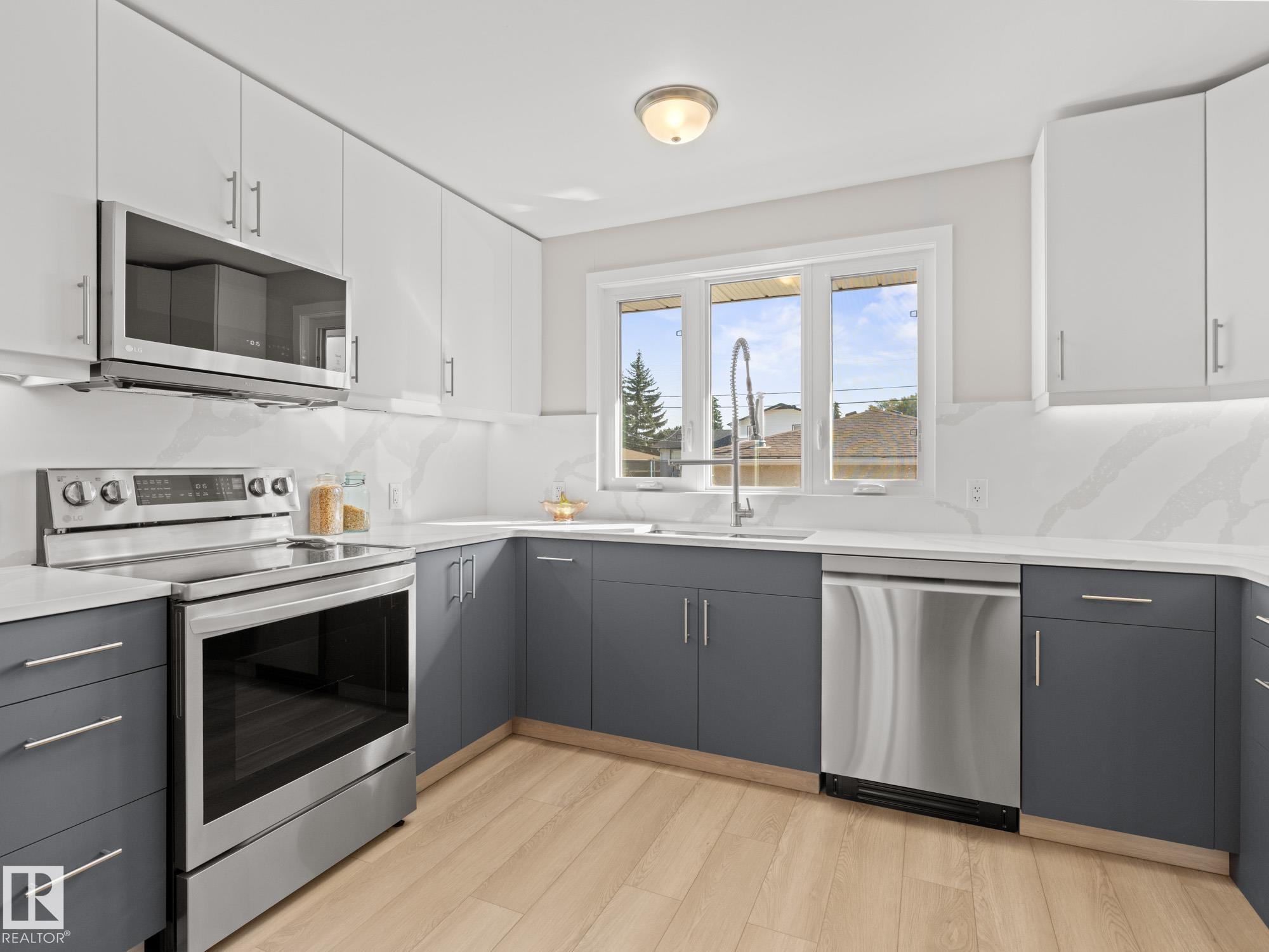 Photo 11 at 9311 169 Street NW, West Meadowlark Park, Edmonton