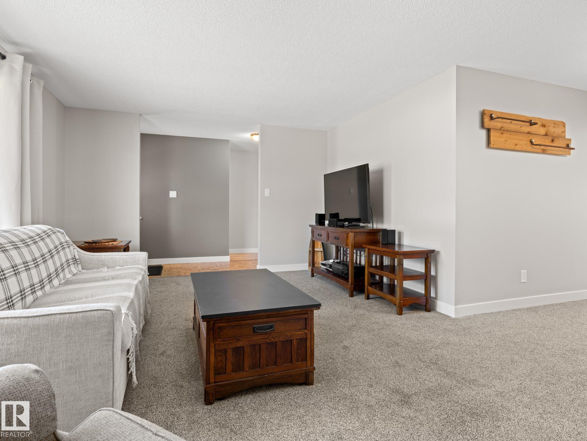 Photo 8 at 9311 169 Street NW, West Meadowlark Park, Edmonton