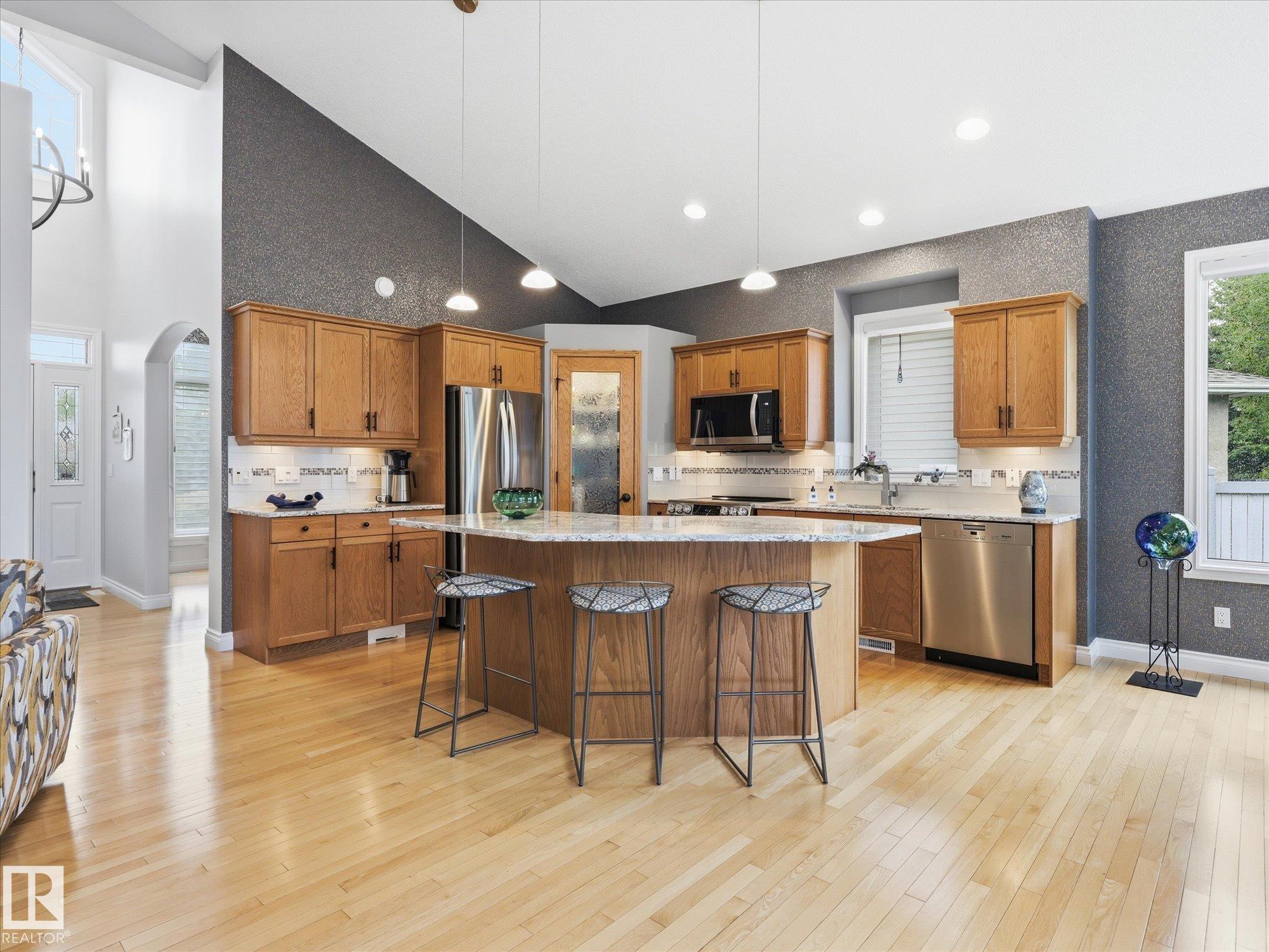 Photo 11 at 5 Lafleur Drive, Lacombe Park, St. Albert