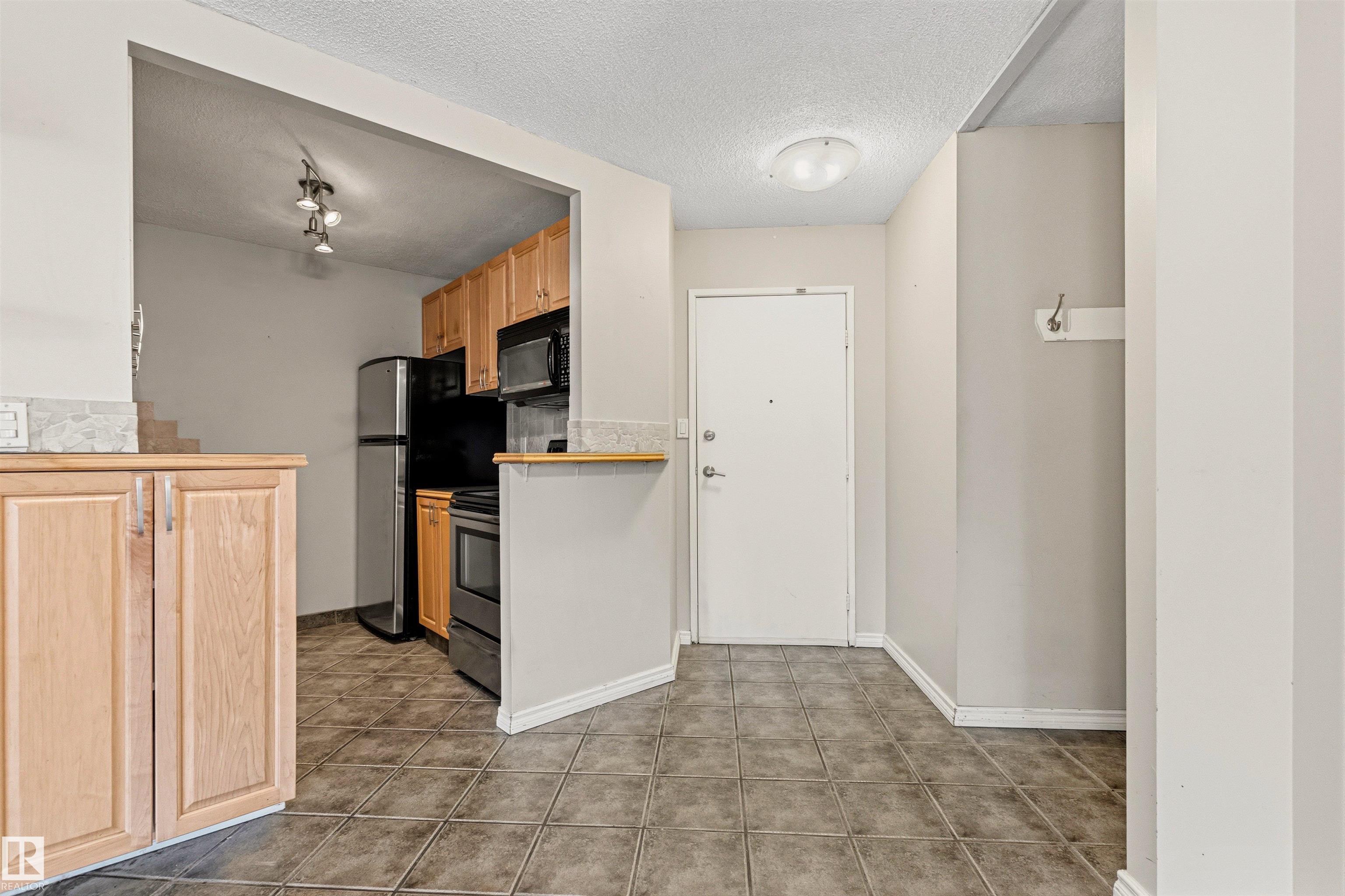 Photo 19 at 303 - 10045 117 Street NW, Wîhkwêntôwin, Edmonton