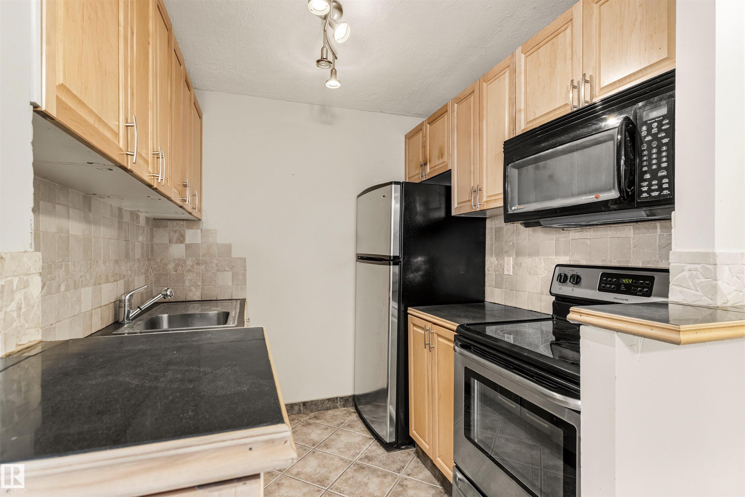 Photo 20 at 303 - 10045 117 Street NW, Wîhkwêntôwin, Edmonton