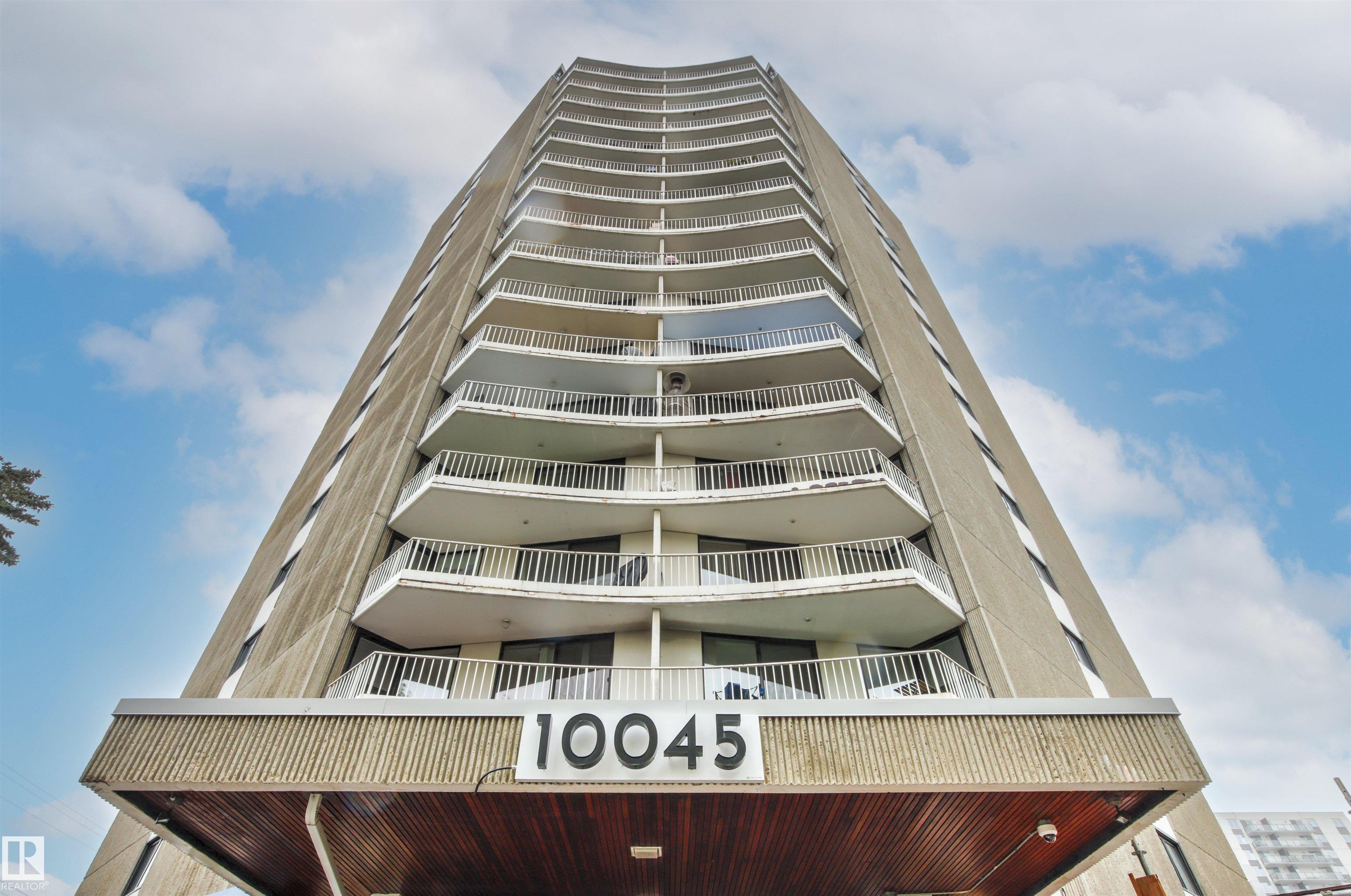 303 - 10045 117 Street NW, Wîhkwêntôwin, Edmonton