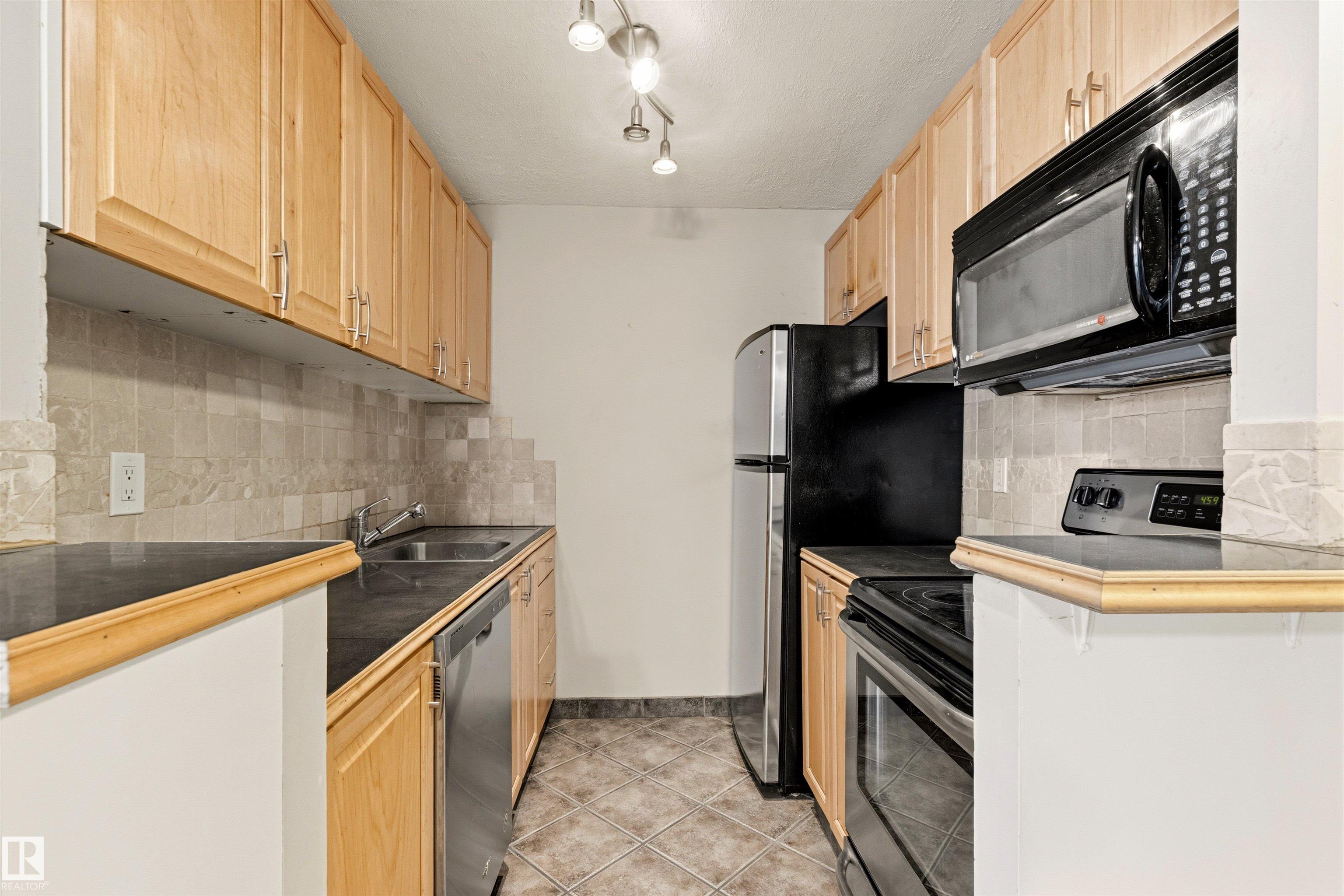 Photo 21 at 303 - 10045 117 Street NW, Wîhkwêntôwin, Edmonton