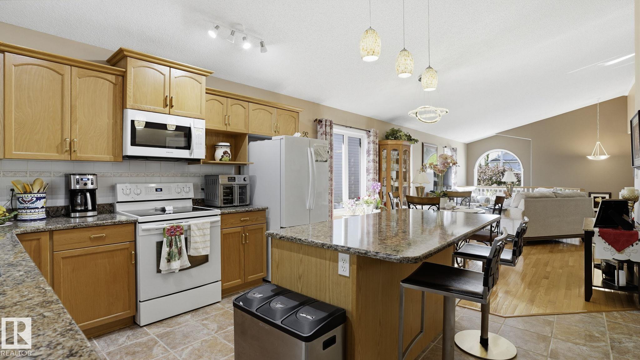 Photo 13 at 856 Graham Wynd NW, Glastonbury, Edmonton