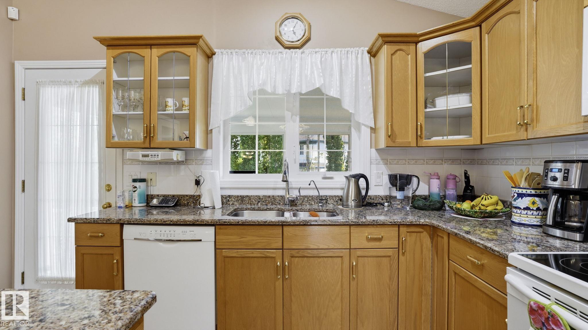 Photo 15 at 856 Graham Wynd NW, Glastonbury, Edmonton
