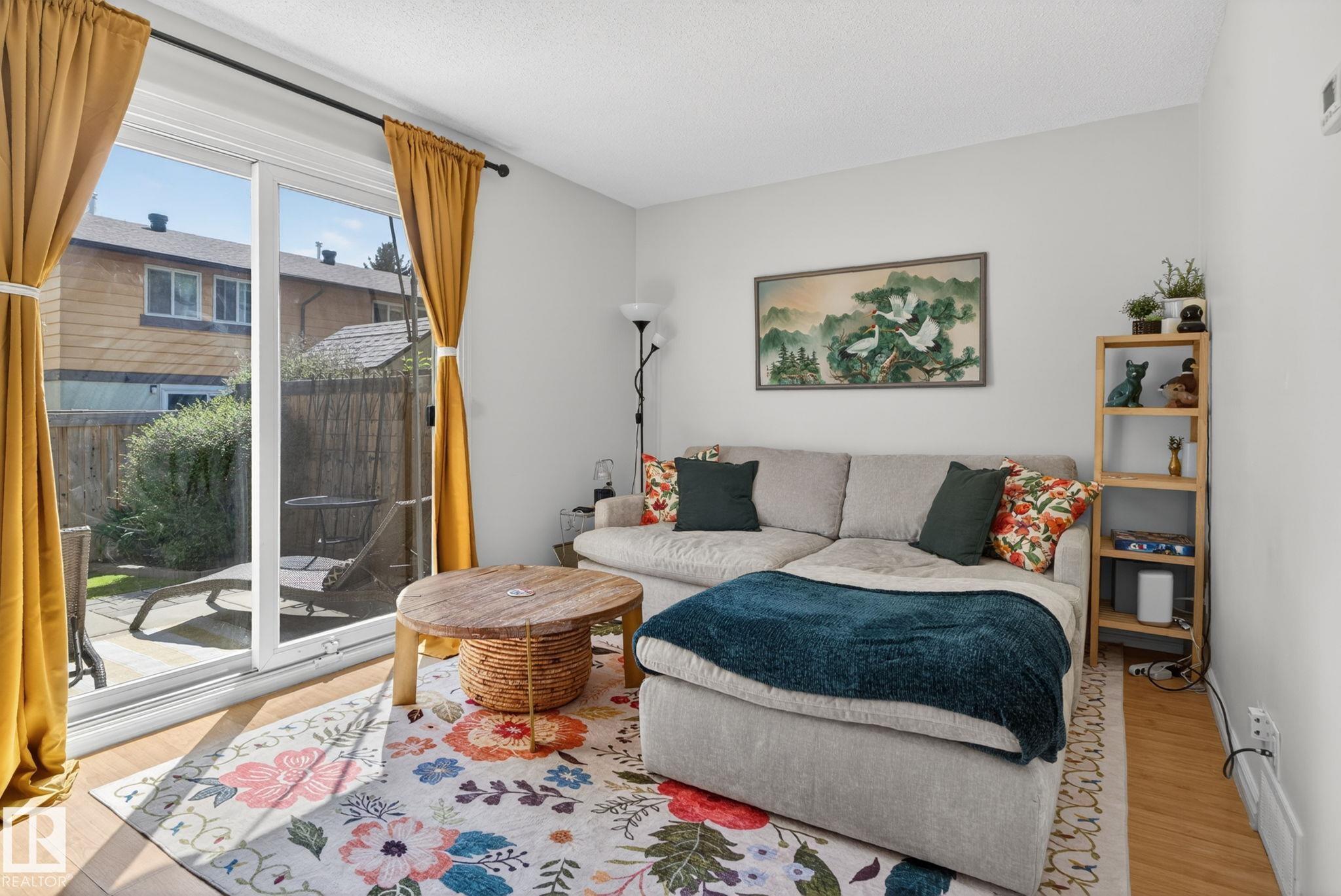 Photo 16 at 132 Woodstock NW, Callingwood North, Edmonton