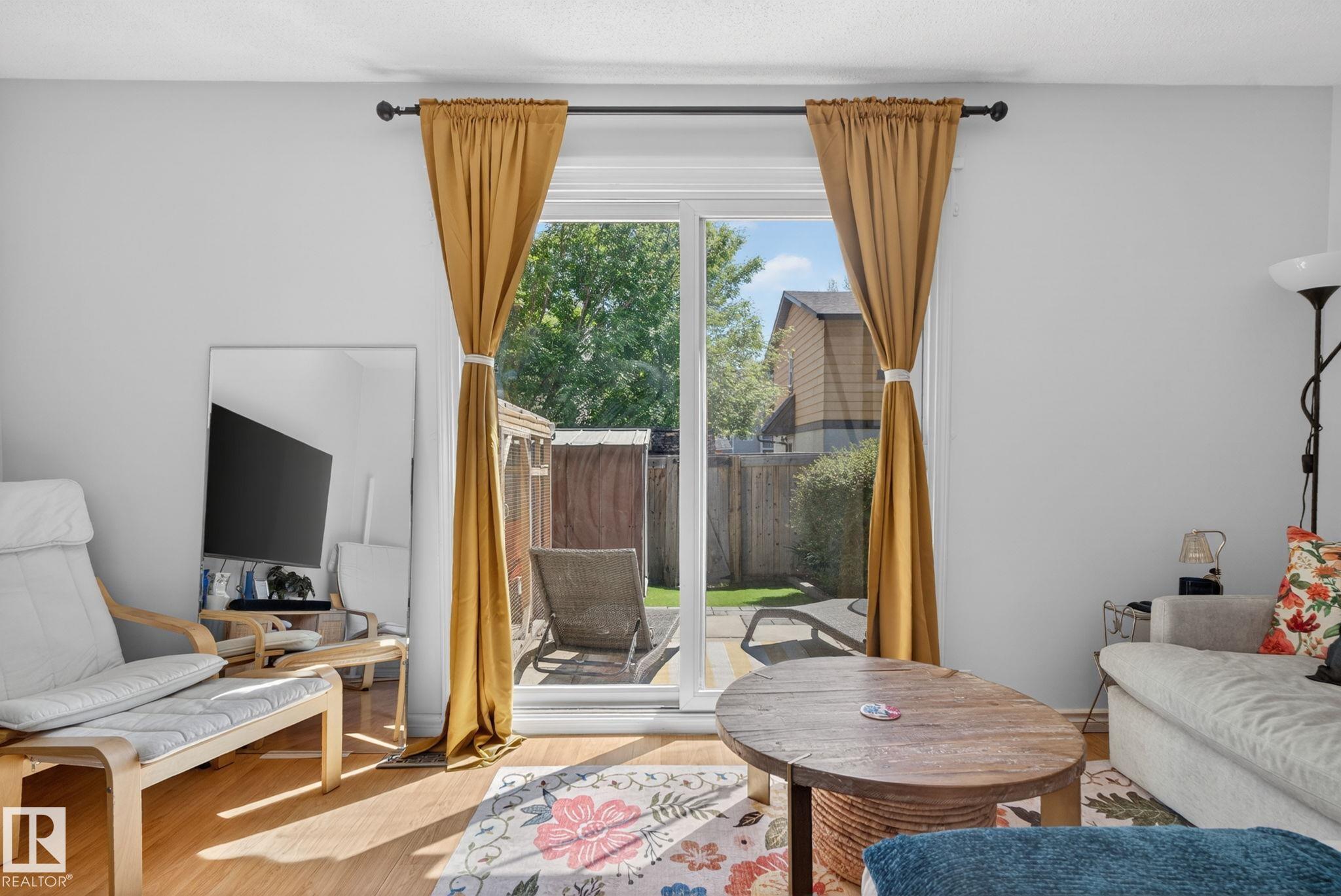 Photo 17 at 132 Woodstock NW, Callingwood North, Edmonton