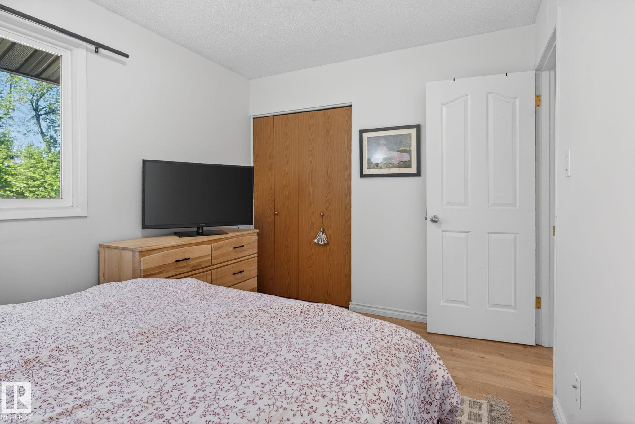 Photo 22 at 132 Woodstock NW, Callingwood North, Edmonton