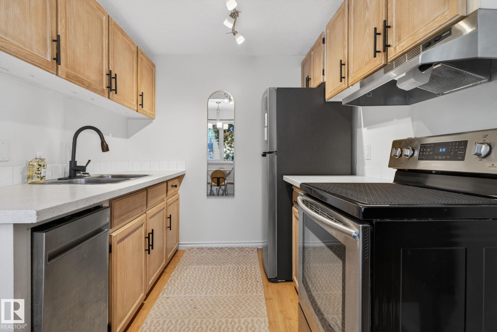 Photo 7 at 132 Woodstock NW, Callingwood North, Edmonton