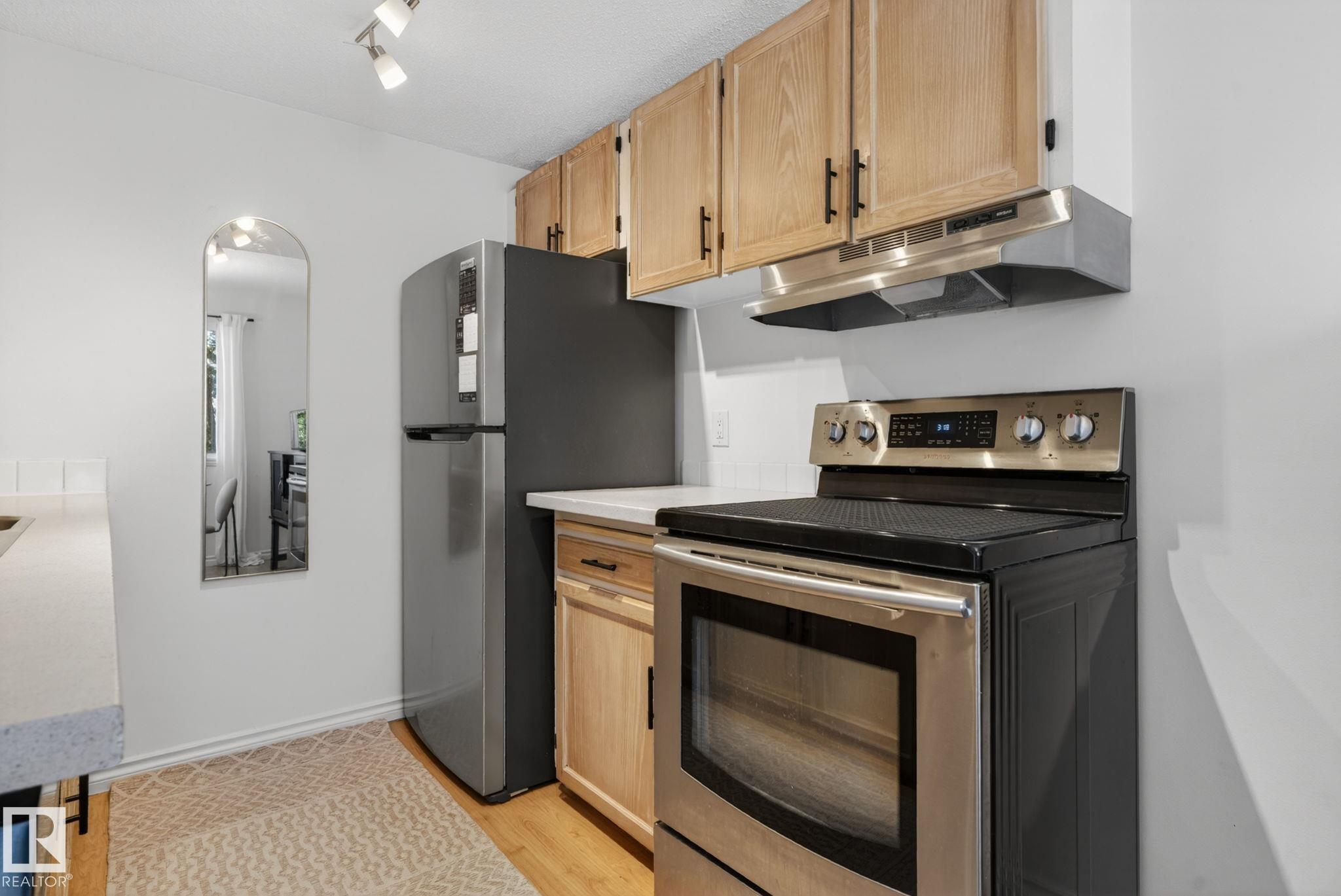 Photo 8 at 132 Woodstock NW, Callingwood North, Edmonton