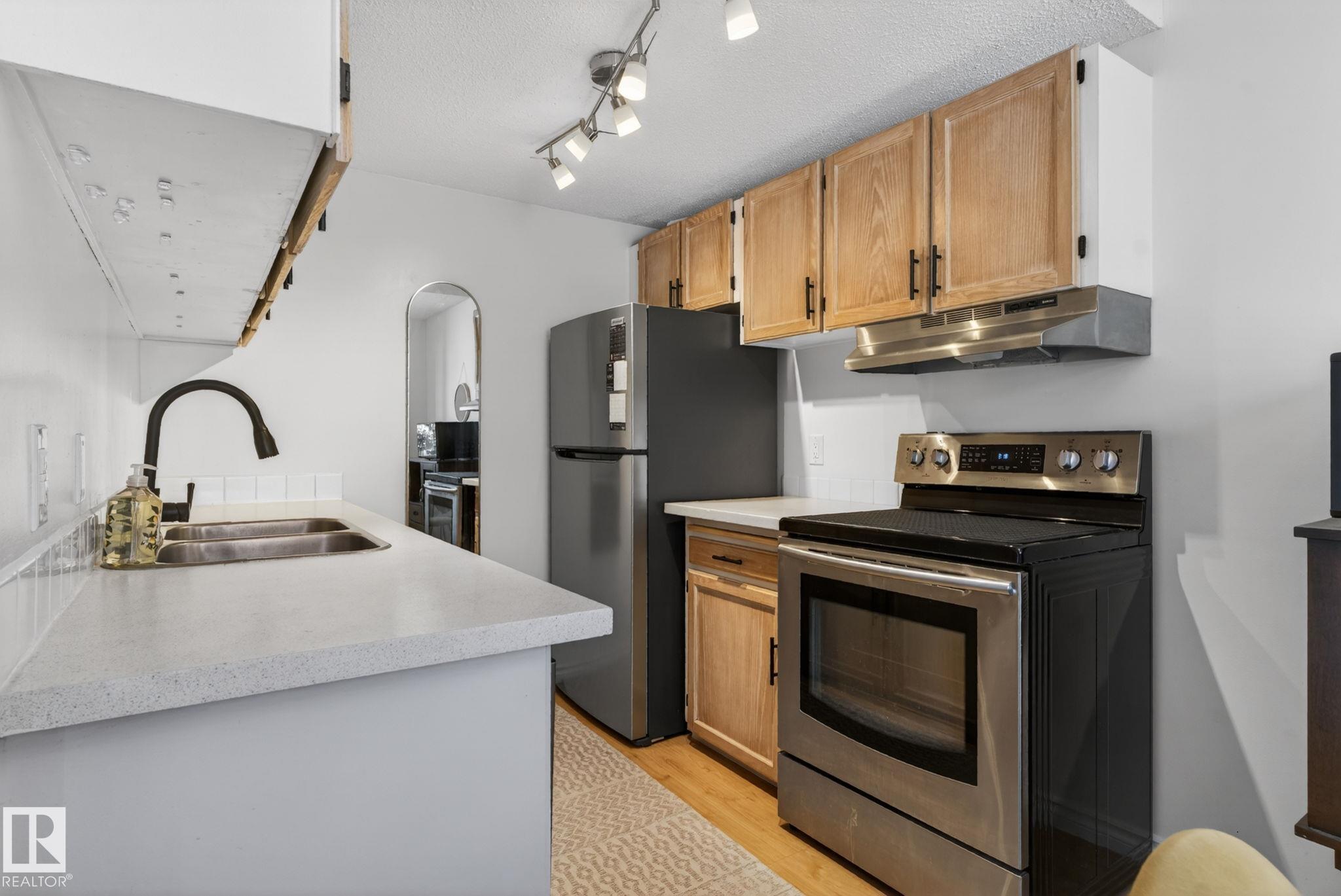 Photo 9 at 132 Woodstock NW, Callingwood North, Edmonton