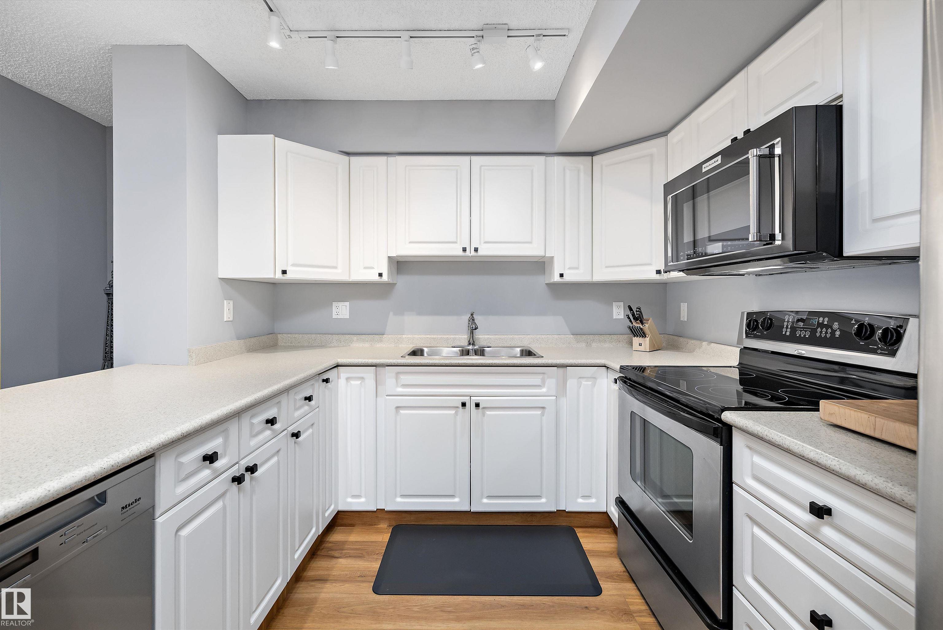 Photo 6 at 1503 - 10909 103 Avenue NW, Downtown, Edmonton