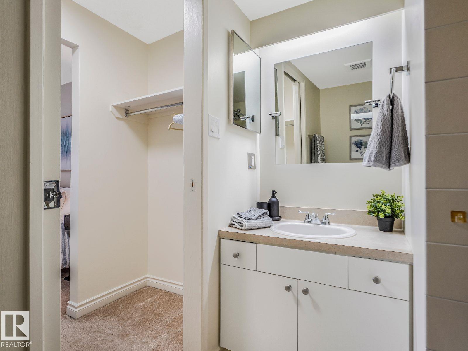Photo 8 at 806 - 10149 Saskatchewan Drive NW, Strathcona, Edmonton