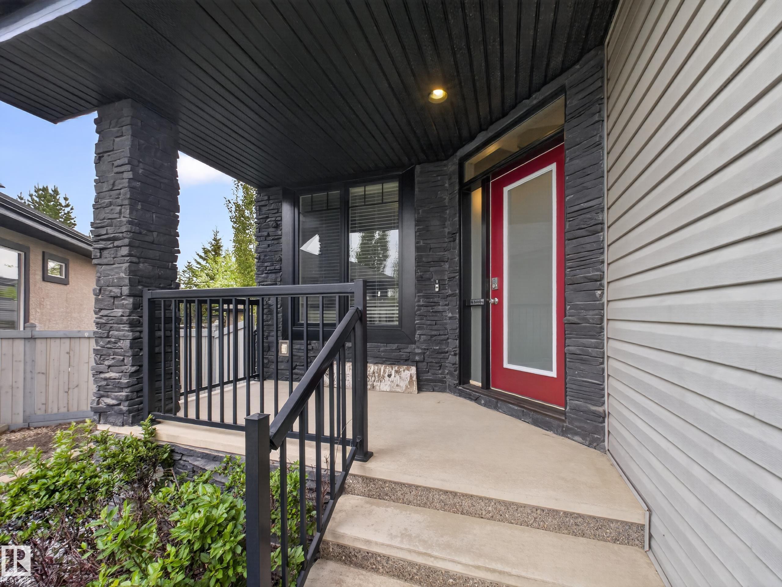 102 Lacombe Drive, Lacombe Park, St. Albert