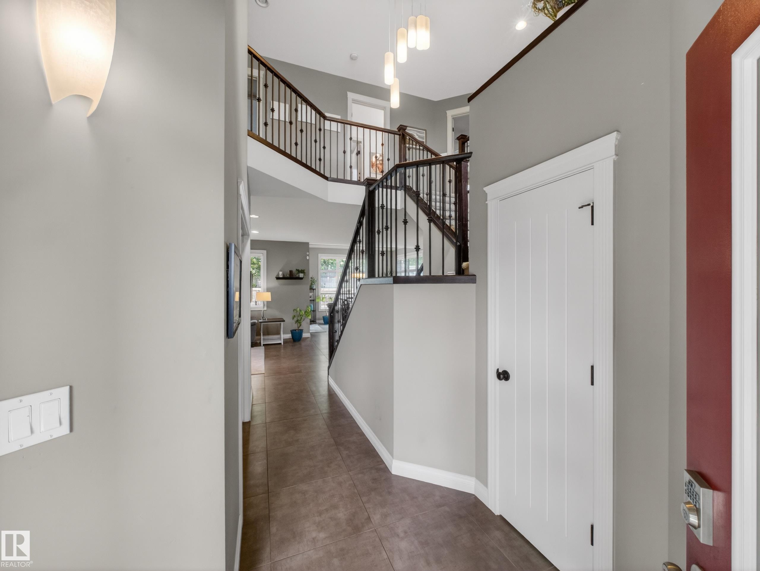 102 Lacombe Drive, Lacombe Park, St. Albert