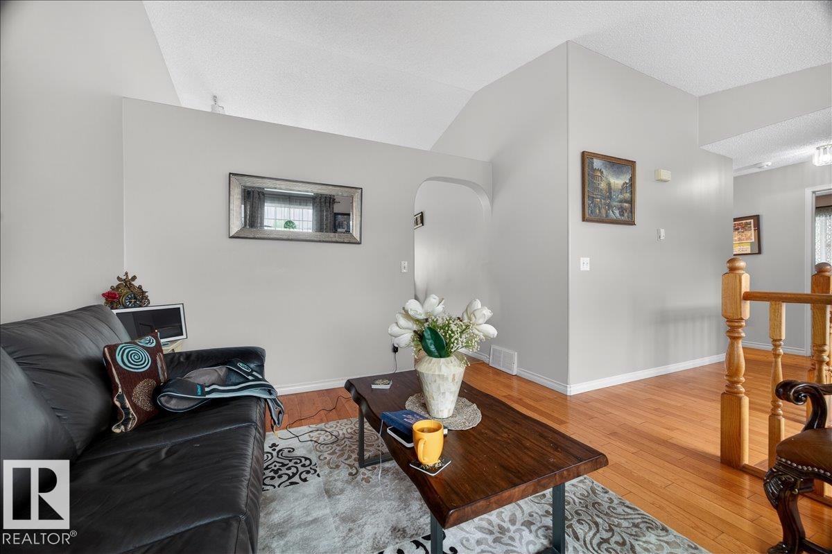 Photo 11 at 5108 138a Avenue NW, York, Edmonton