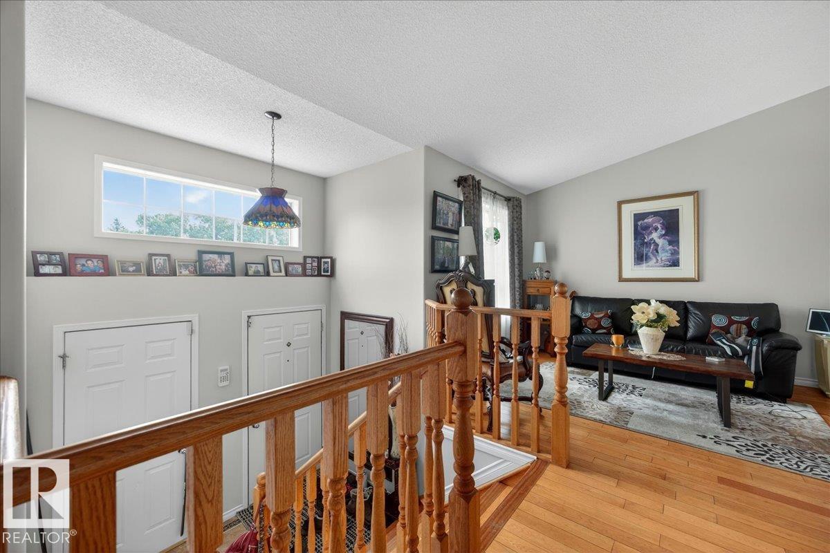 Photo 7 at 5108 138a Avenue NW, York, Edmonton