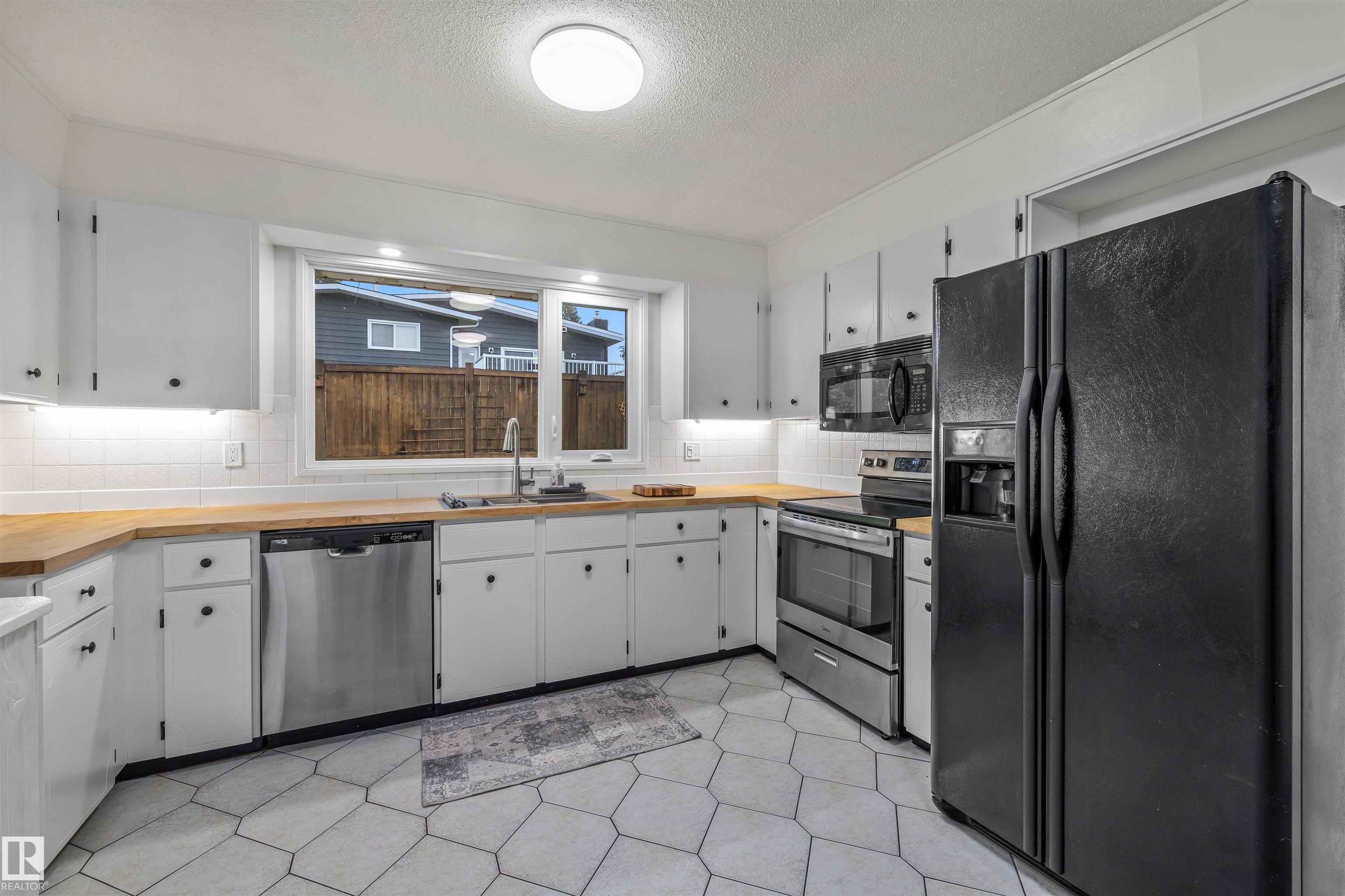 Photo 18 at 4 Bennett Place, Braeside, St. Albert