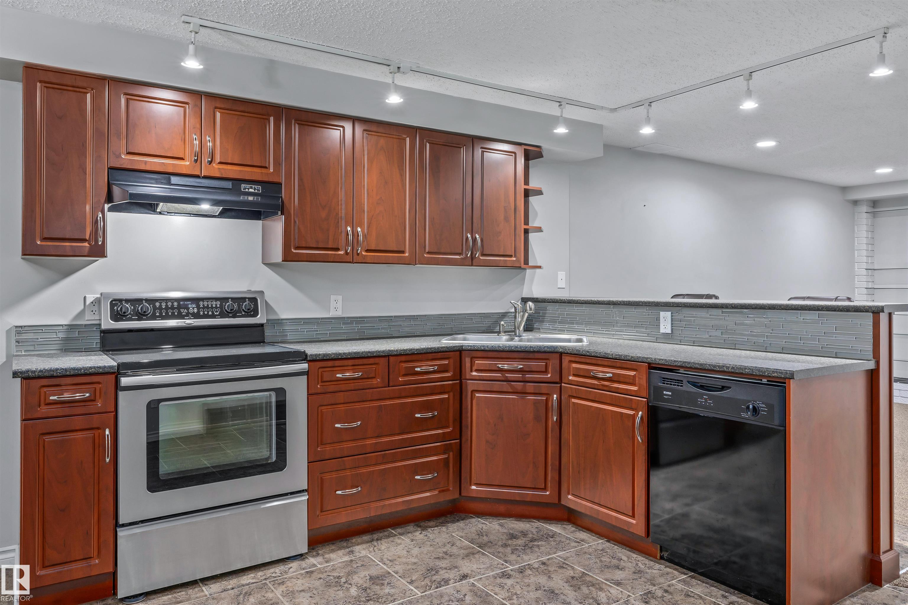 Photo 43 at 4 Bennett Place, Braeside, St. Albert