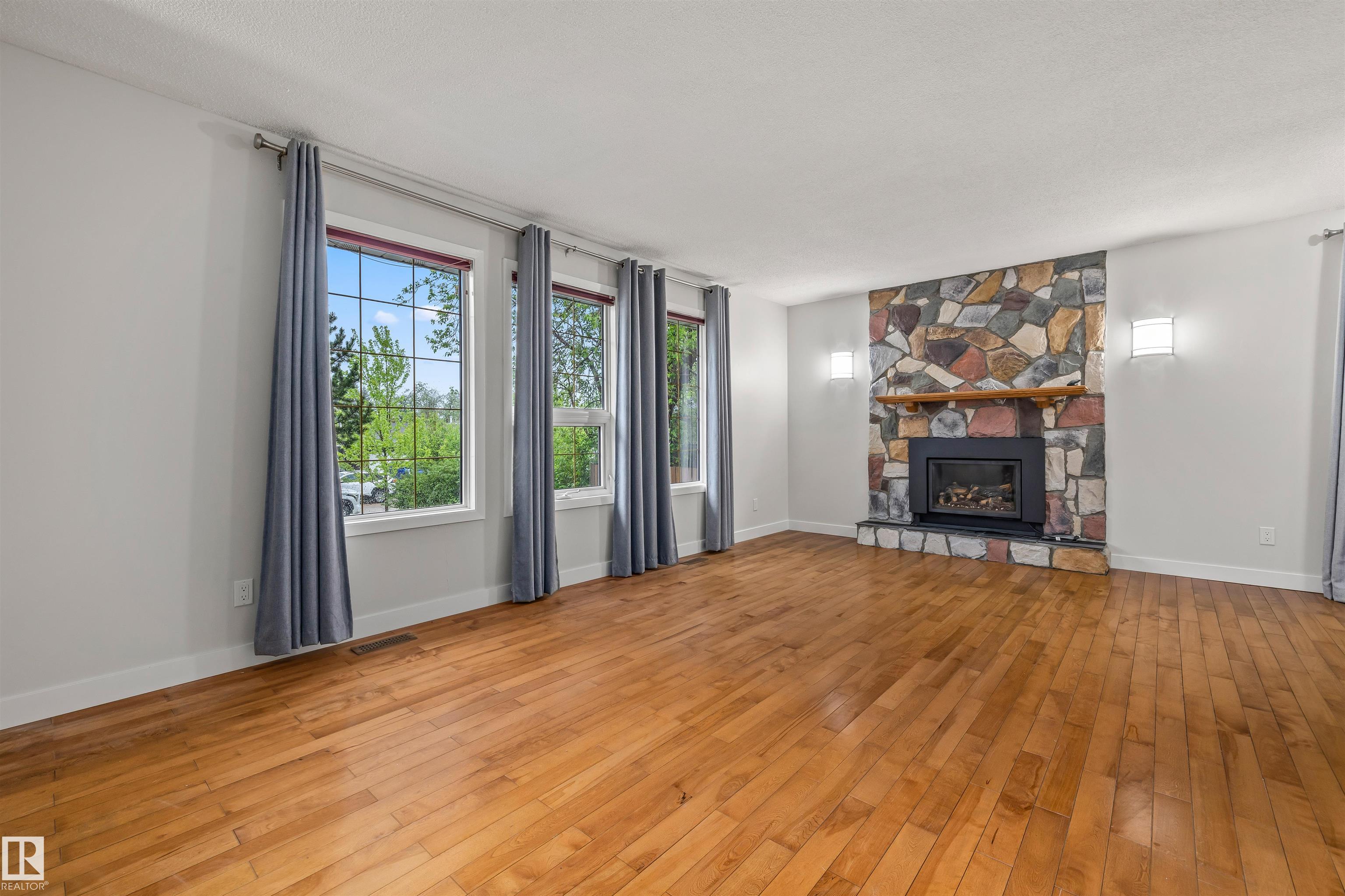 Photo 6 at 4 Bennett Place, Braeside, St. Albert