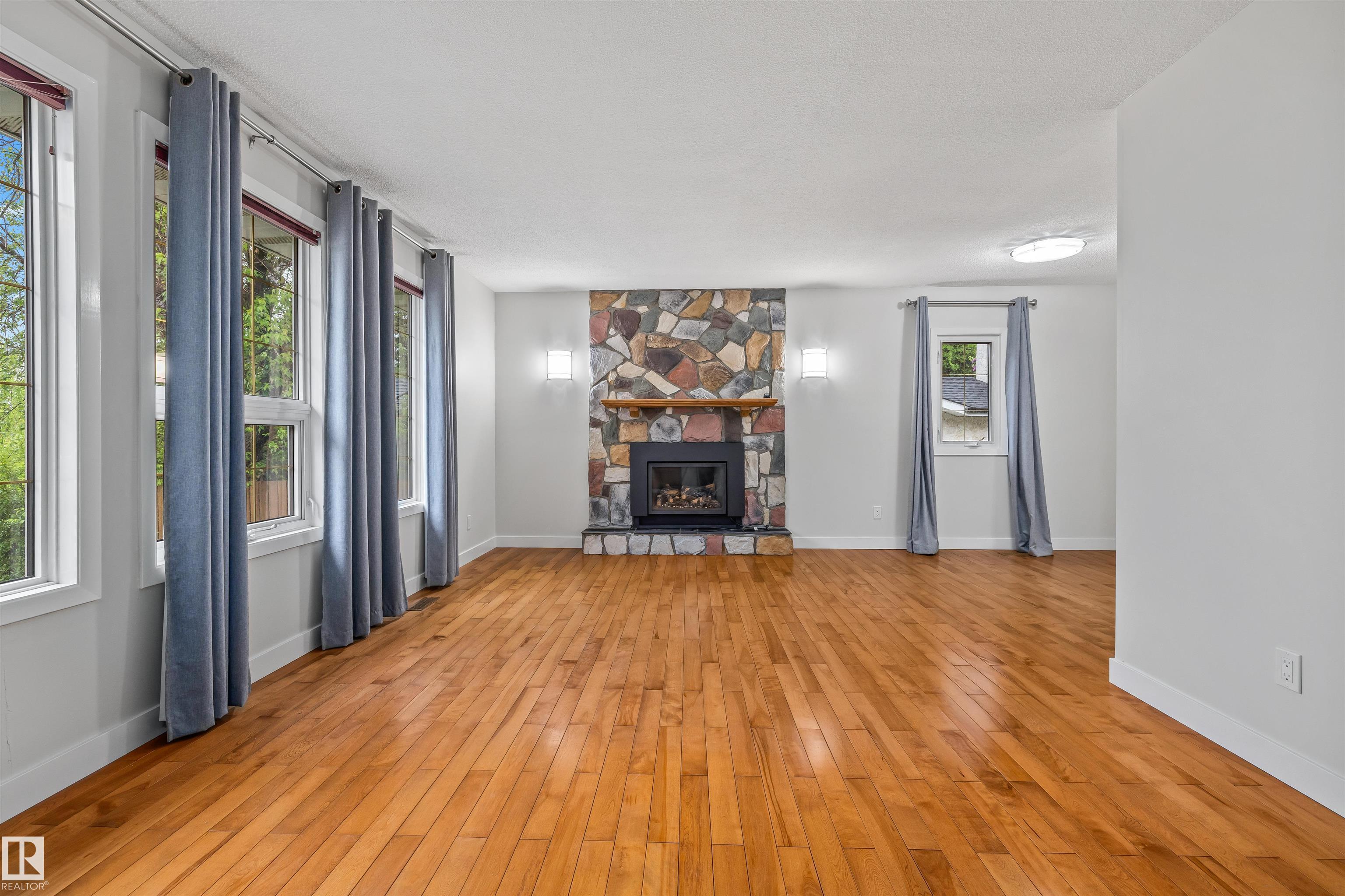 Photo 8 at 4 Bennett Place, Braeside, St. Albert