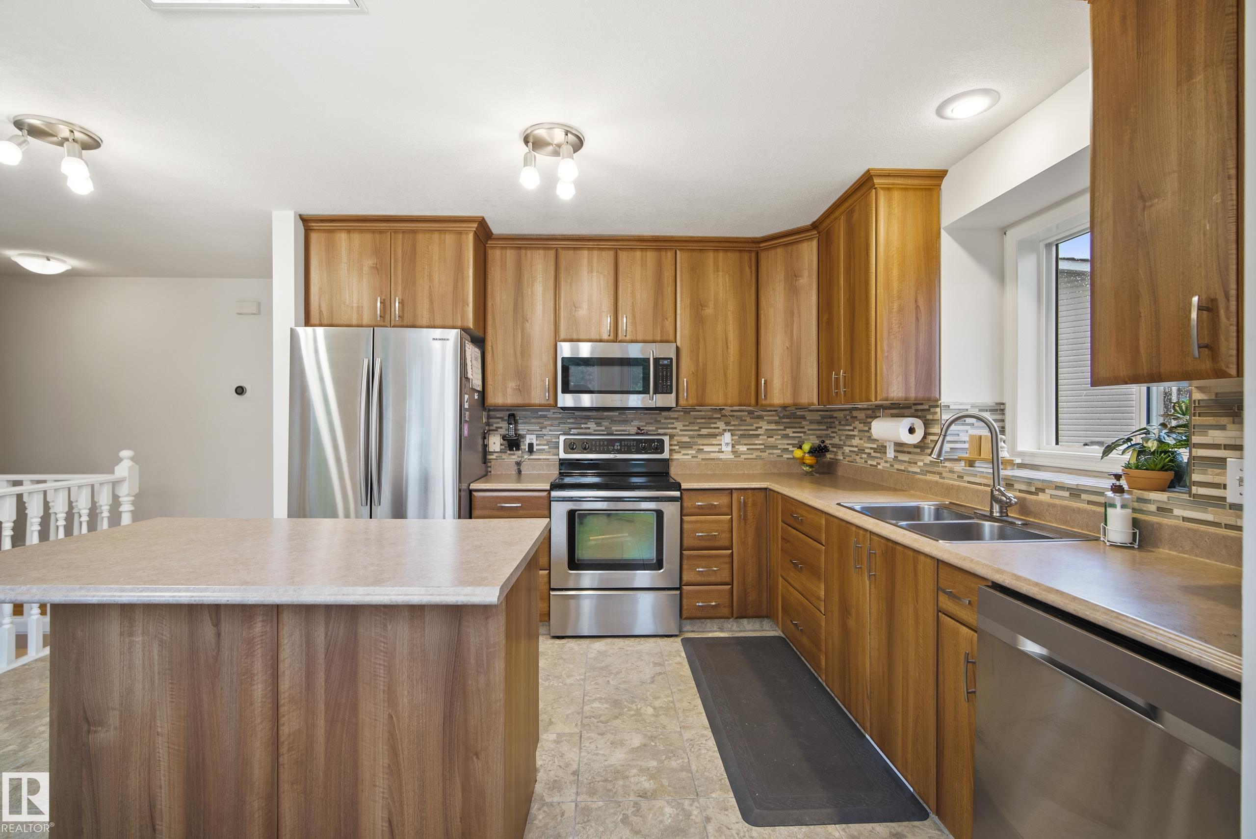 Photo 15 at 79 Charlton Crescent, Charlton Heights, Sherwood Park