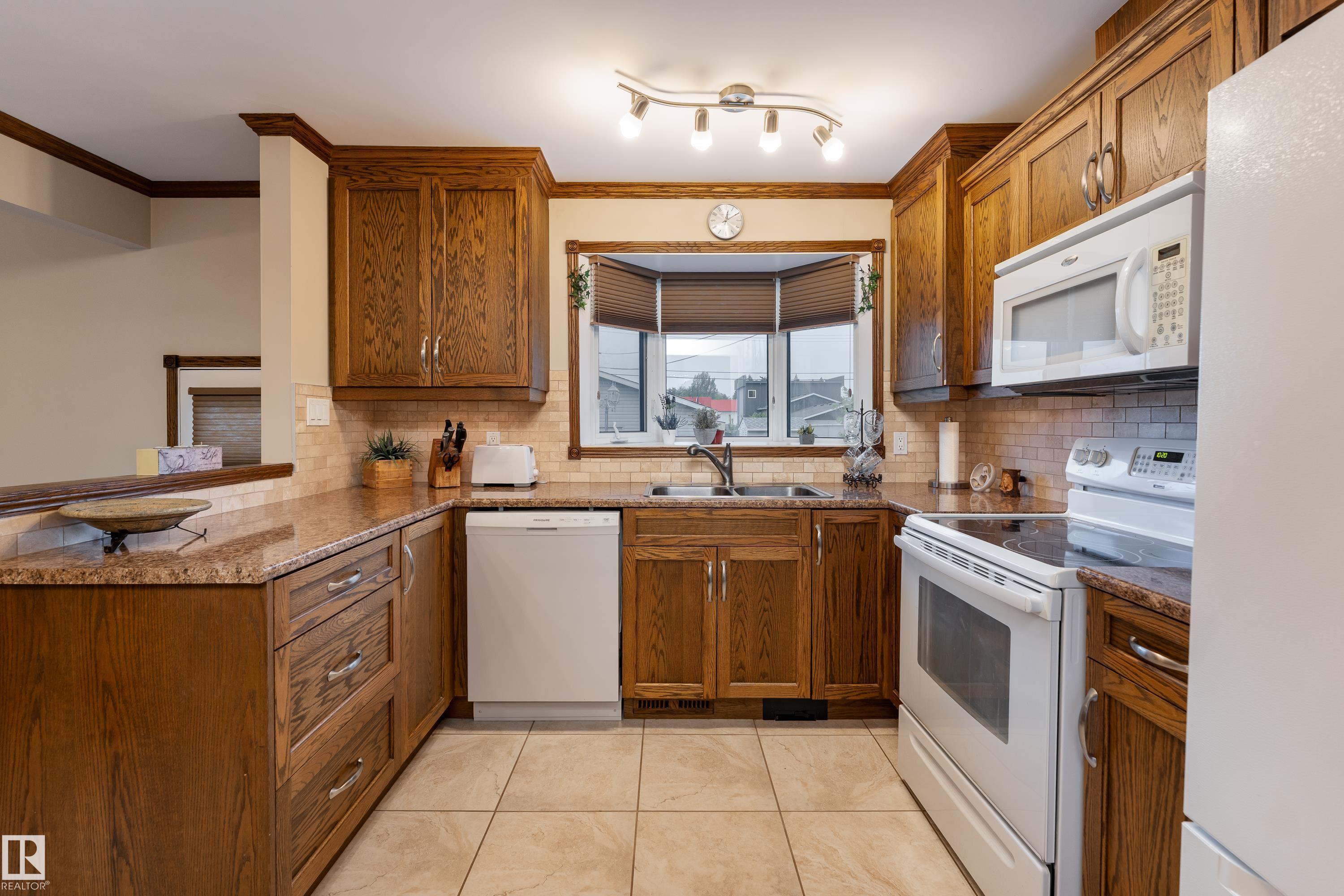 9906 99 Street, Morinville